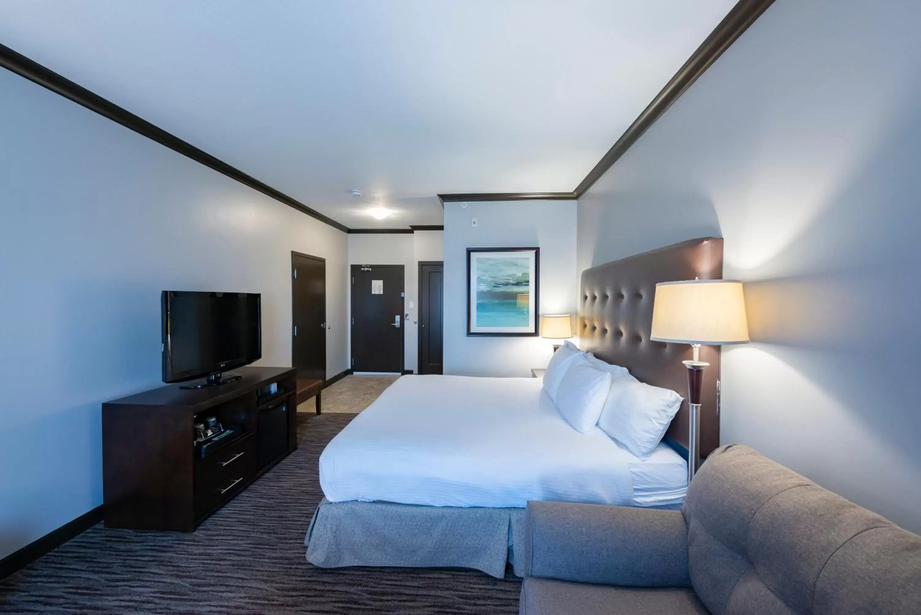 Bed, TV/Entertainment Center in Prestige Treasure Cove Resort, WorldHotels Elite