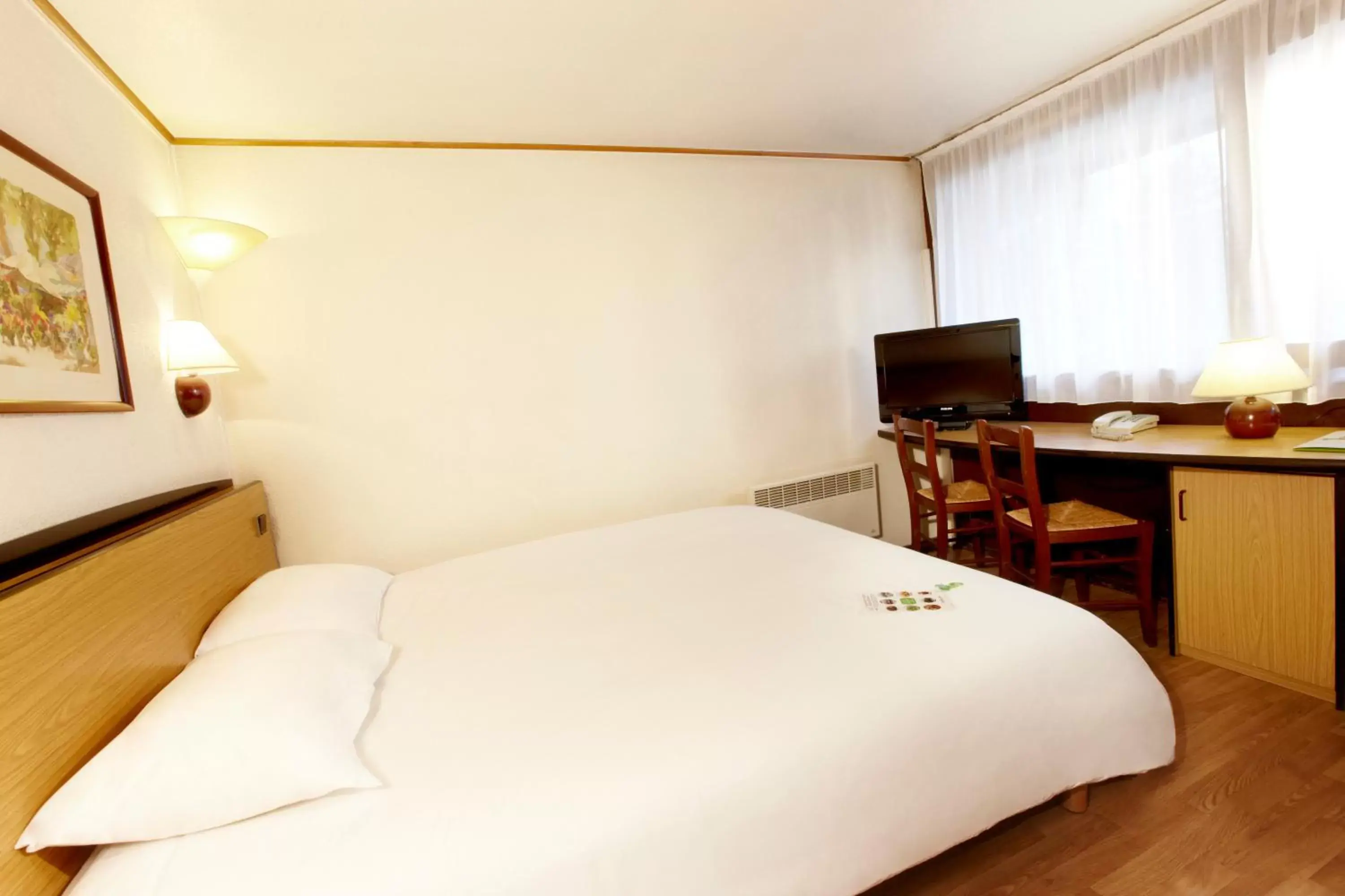 Bedroom, Bed in Campanile Cholet Bedroom, Bed in Campanile Cholet