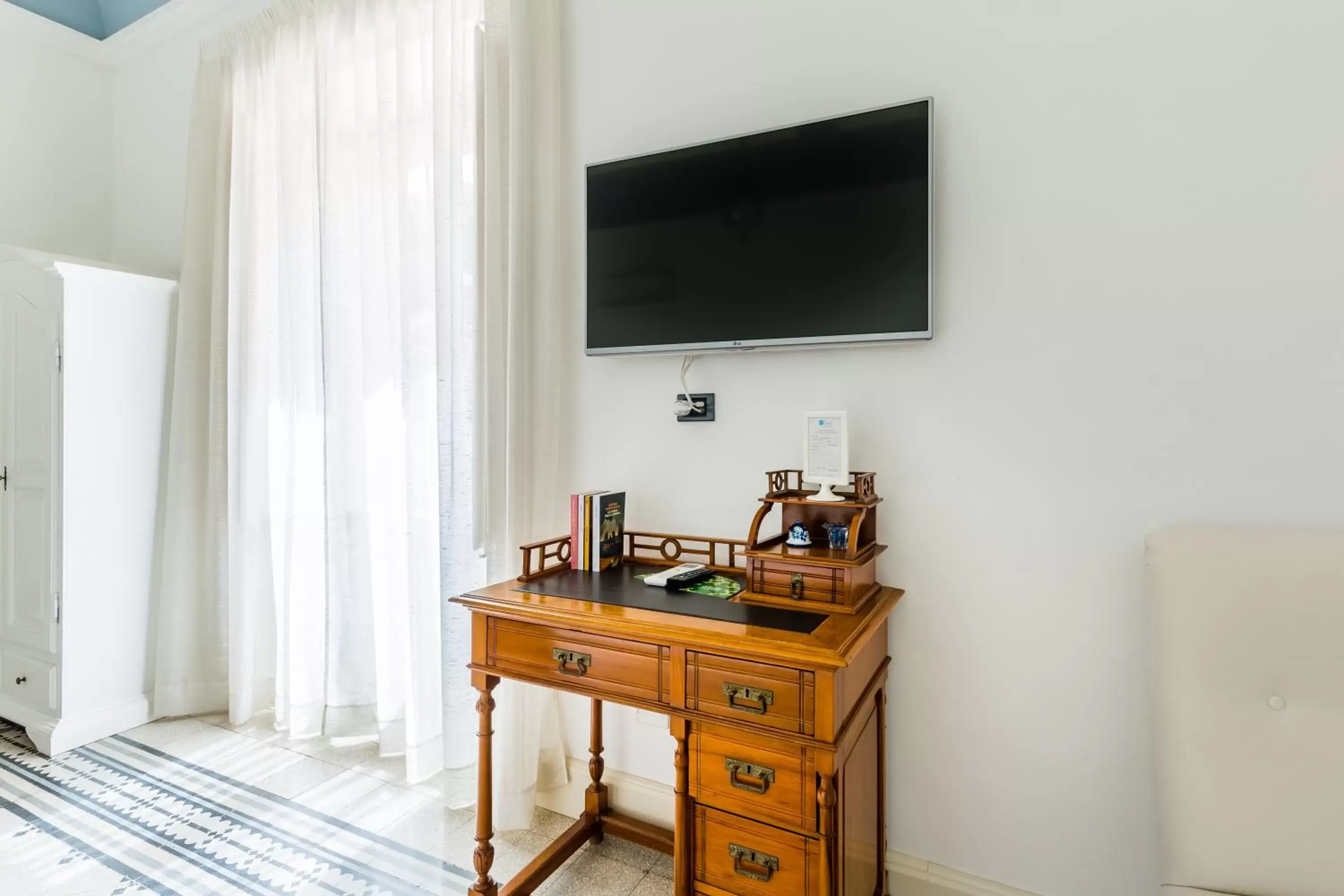 Bedroom, TV/Entertainment Center in Palazzo Montalbano