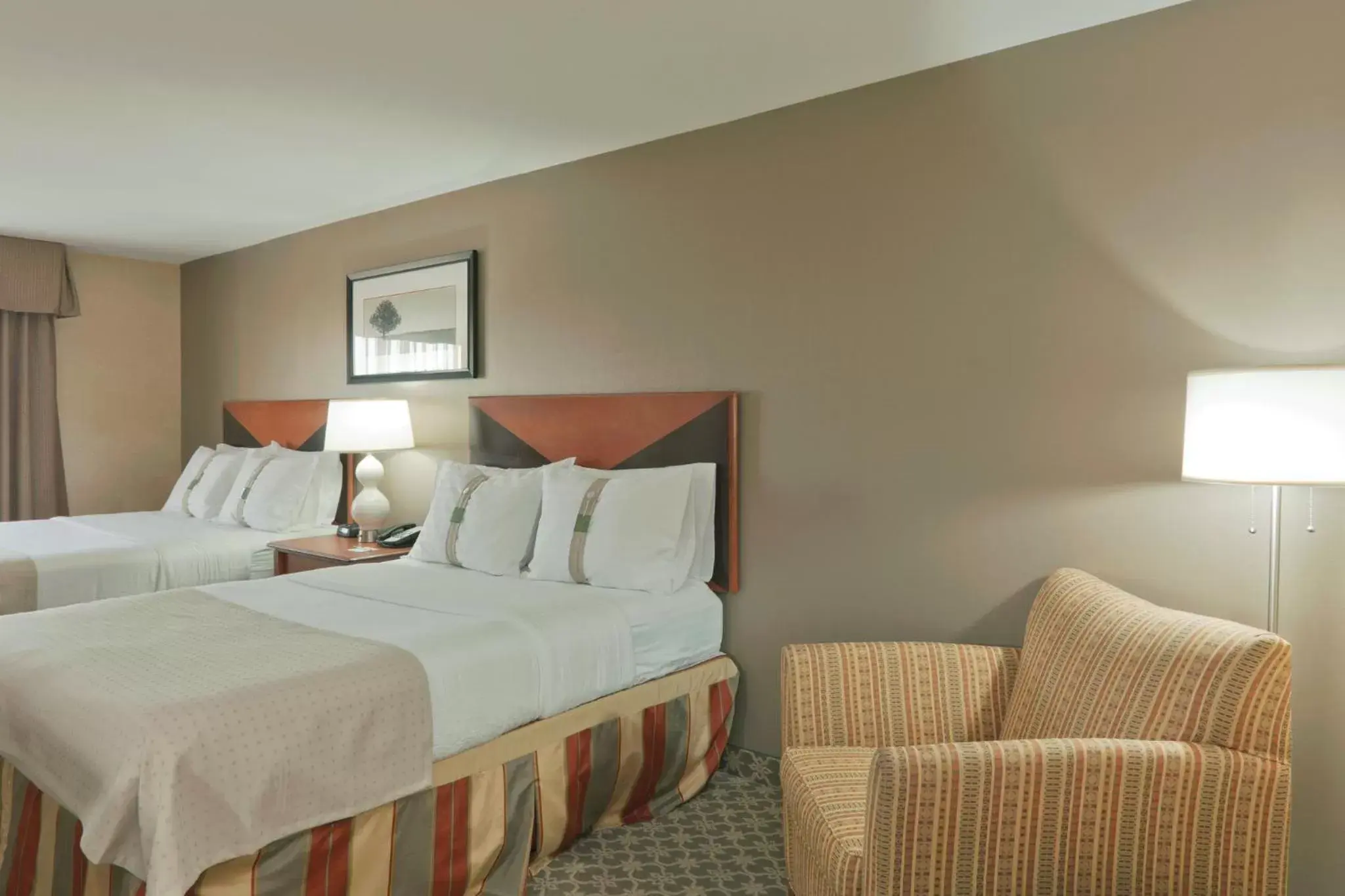 Photo of the whole room, Bed in Holiday Inn Carbondale - Conference Center, an IHG Hotel