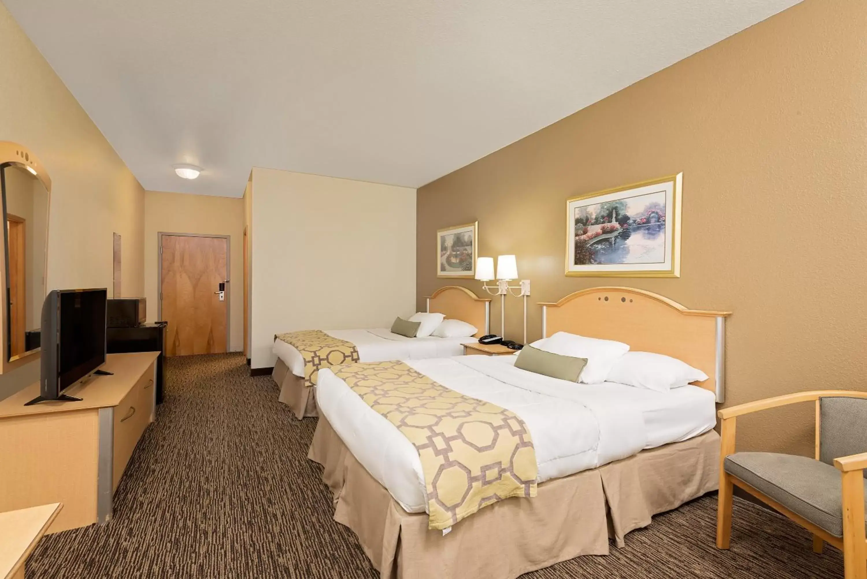 TV and multimedia, Bed in Baymont by Wyndham Lawrenceburg