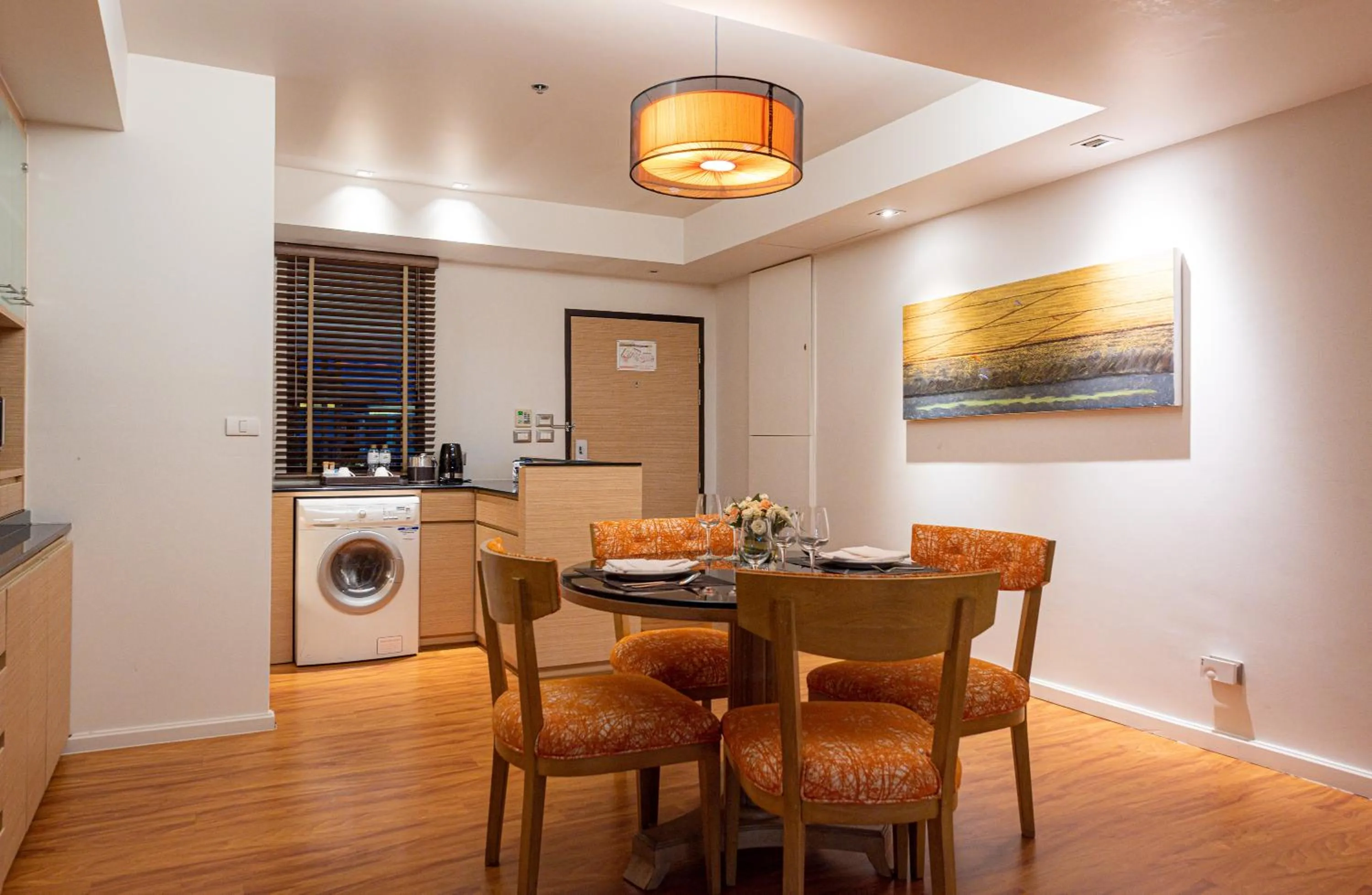 Dining area in Summit Windmill Golf Suite Hotel at Suvarnabhumi