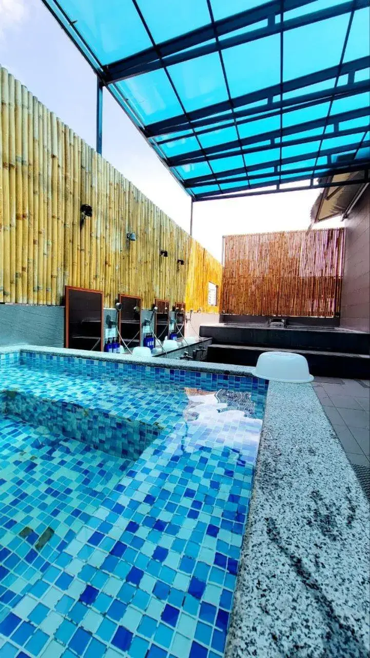 Swimming Pool in Azumaya Hotel Phnom Penh