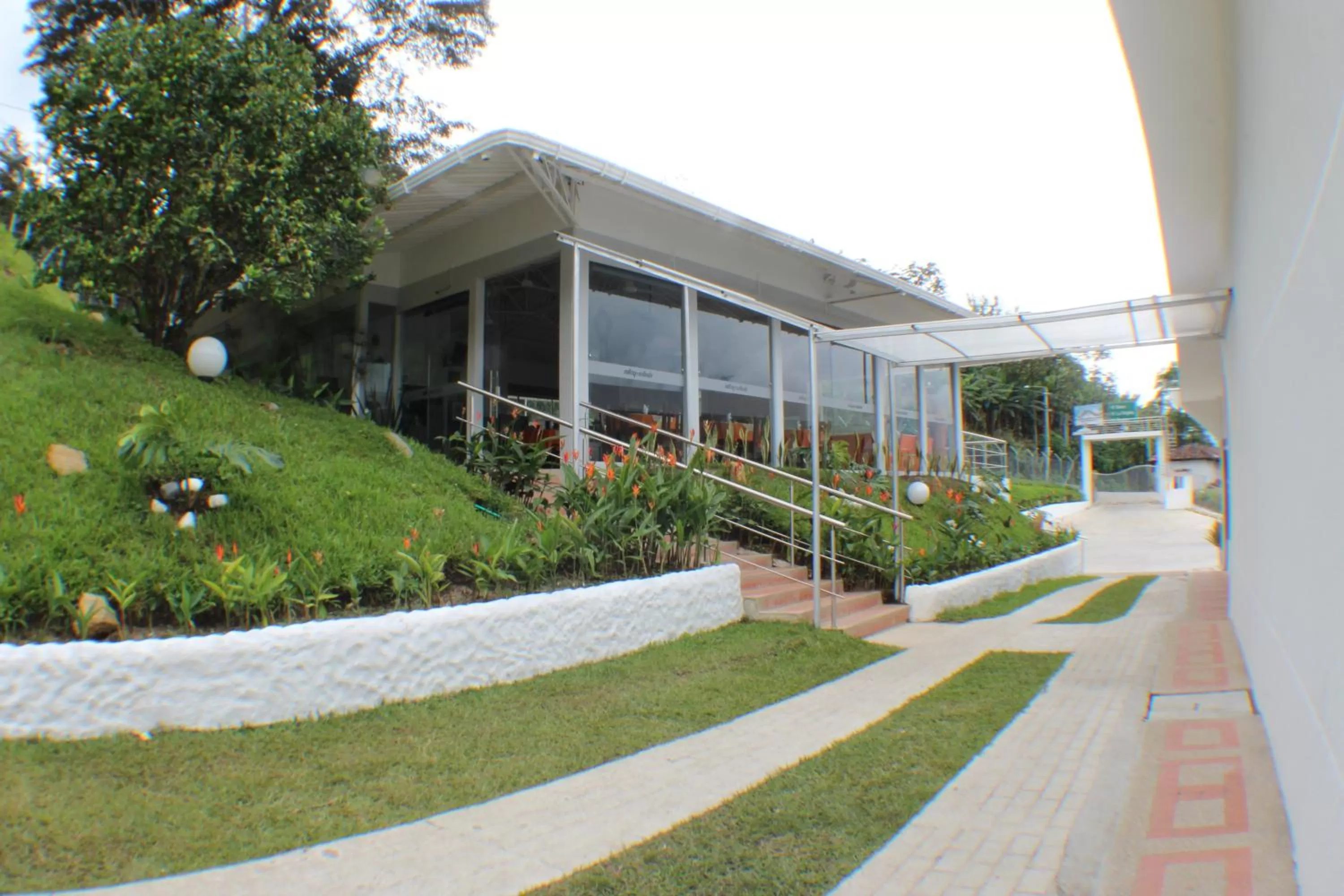 Restaurant/places to eat in Sky Club Eco Hotel