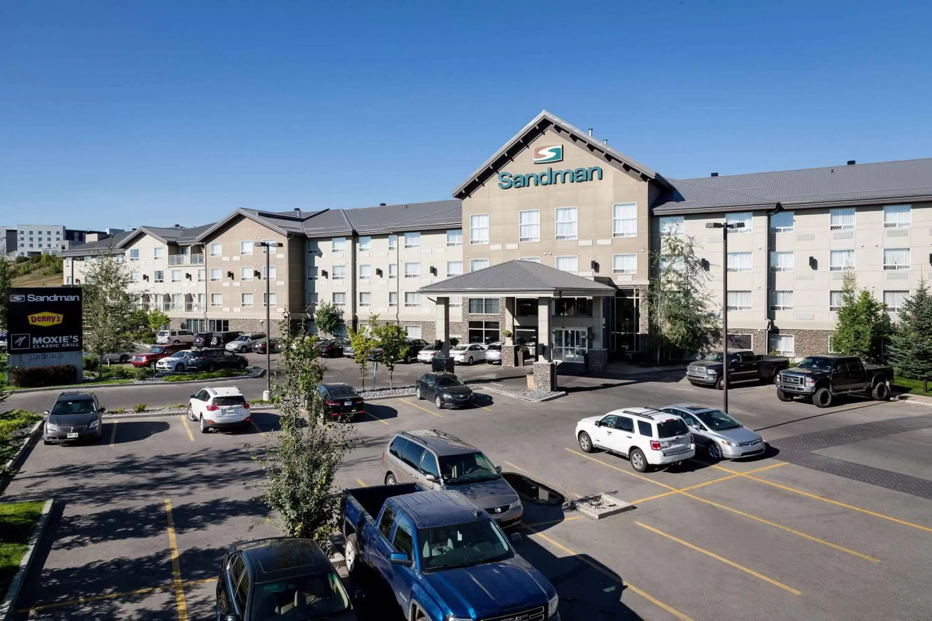 Property building in Sandman Hotel & Suites Calgary South