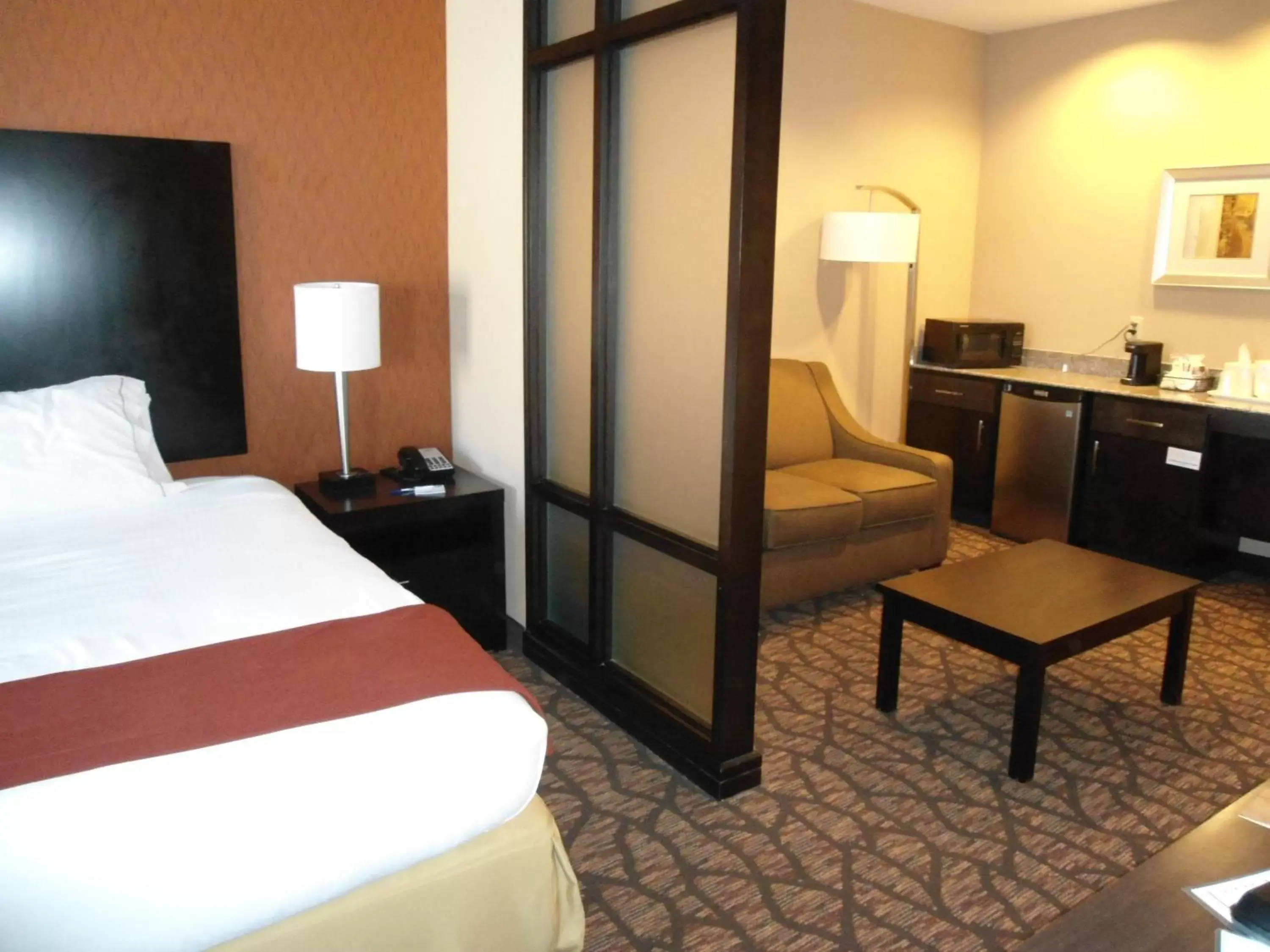 Photo of the whole room, Bed in Holiday Inn Express and Suites Alpine, an IHG Hotel