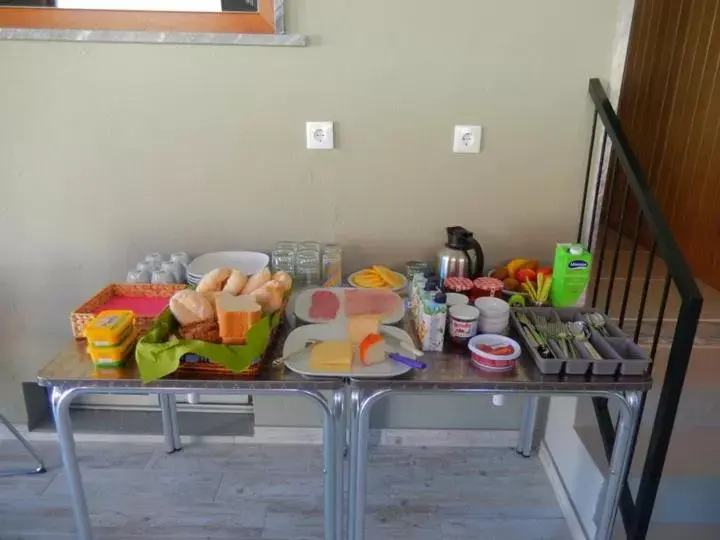 Continental breakfast in Quinta Laranjal da Arrabida