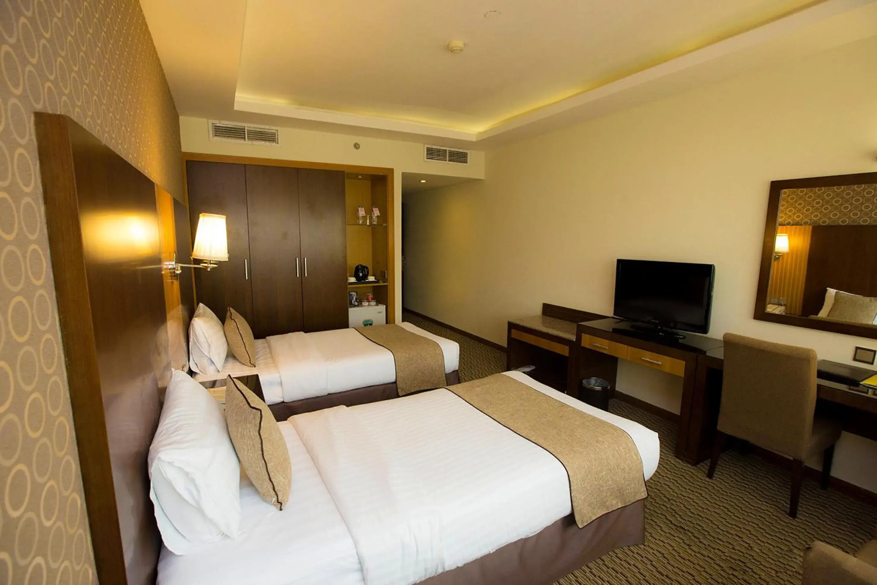 Photo of the whole room, Bed in Fortune Plaza Hotel, Dubai Airport