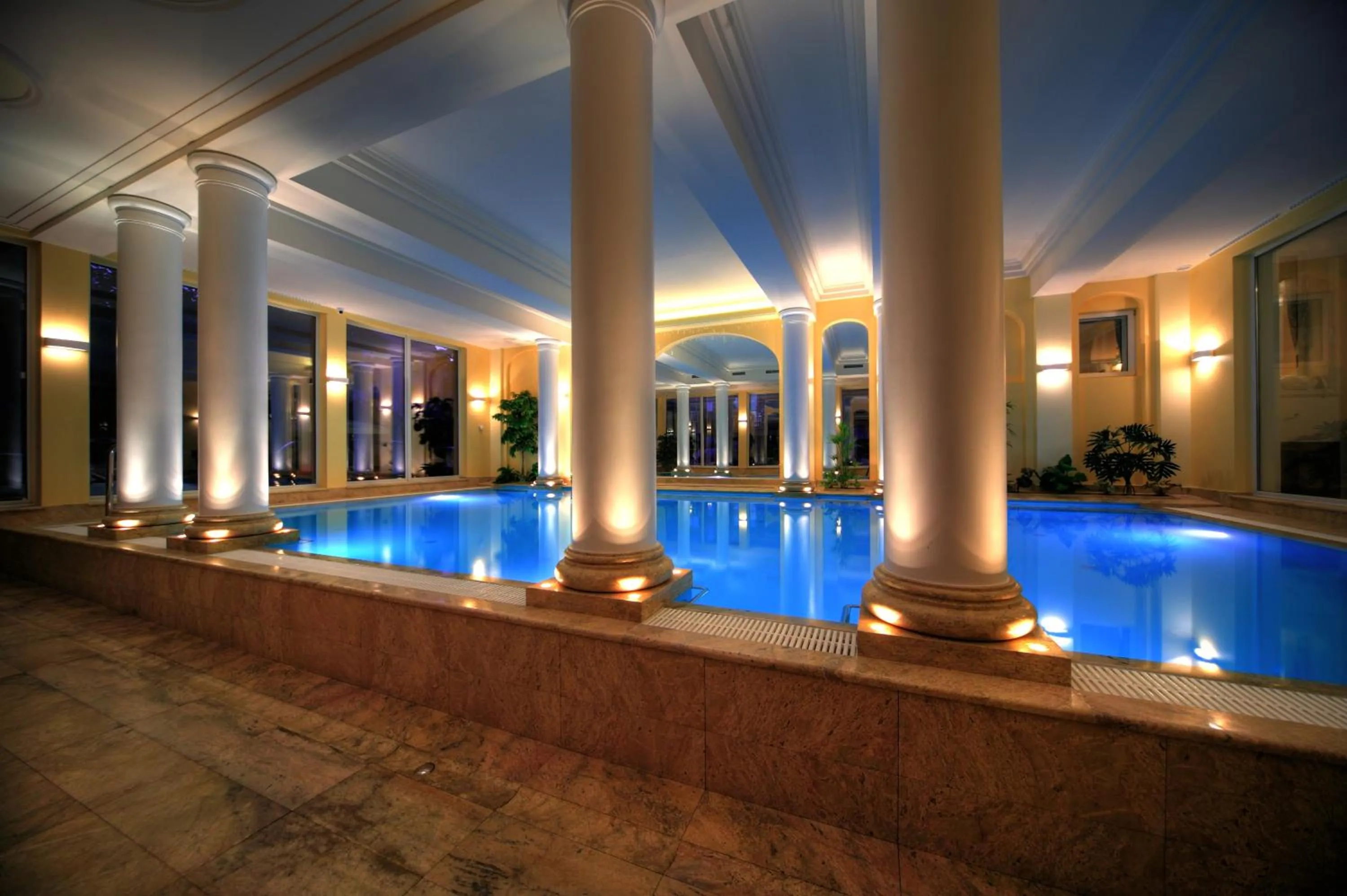 Swimming pool in Hotel Polaris