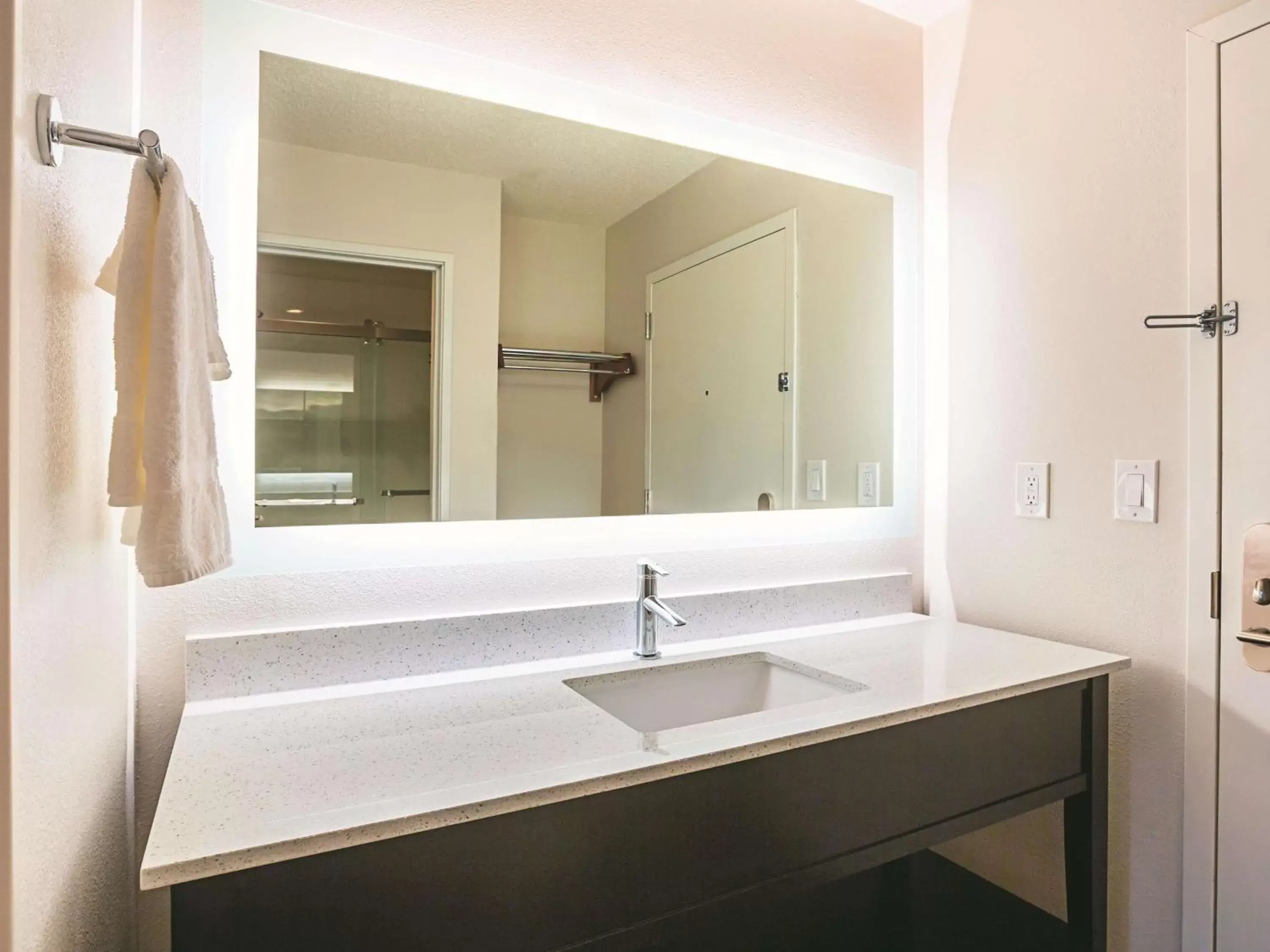 Photo of the whole room, Bathroom in La Quinta by Wyndham Atlanta Midtown - Buckhead
