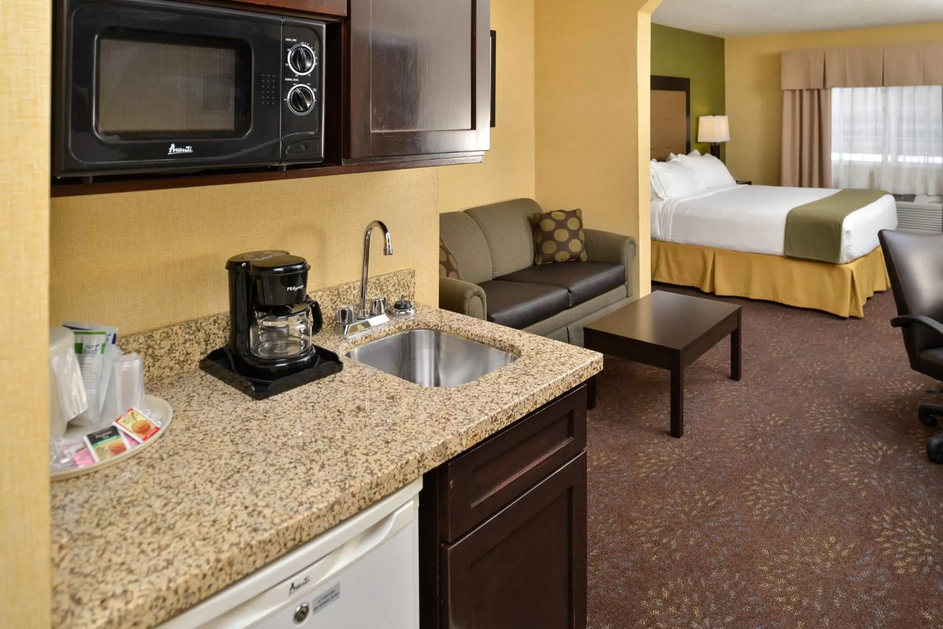 Photo of the whole room, Kitchen/Kitchenette in Holiday Inn Express Hotel & Suites Charlotte, an IHG Hotel