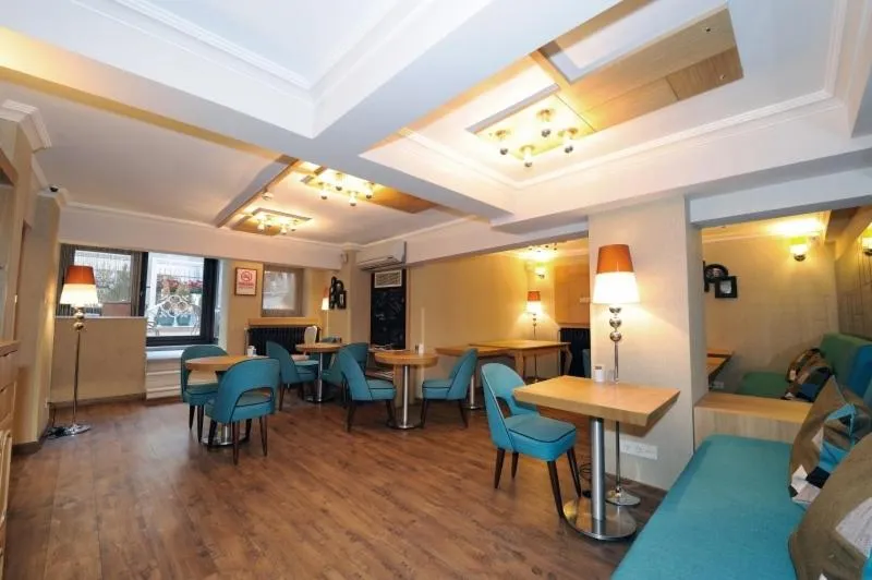 Restaurant/places to eat in Collage Pera Hotel