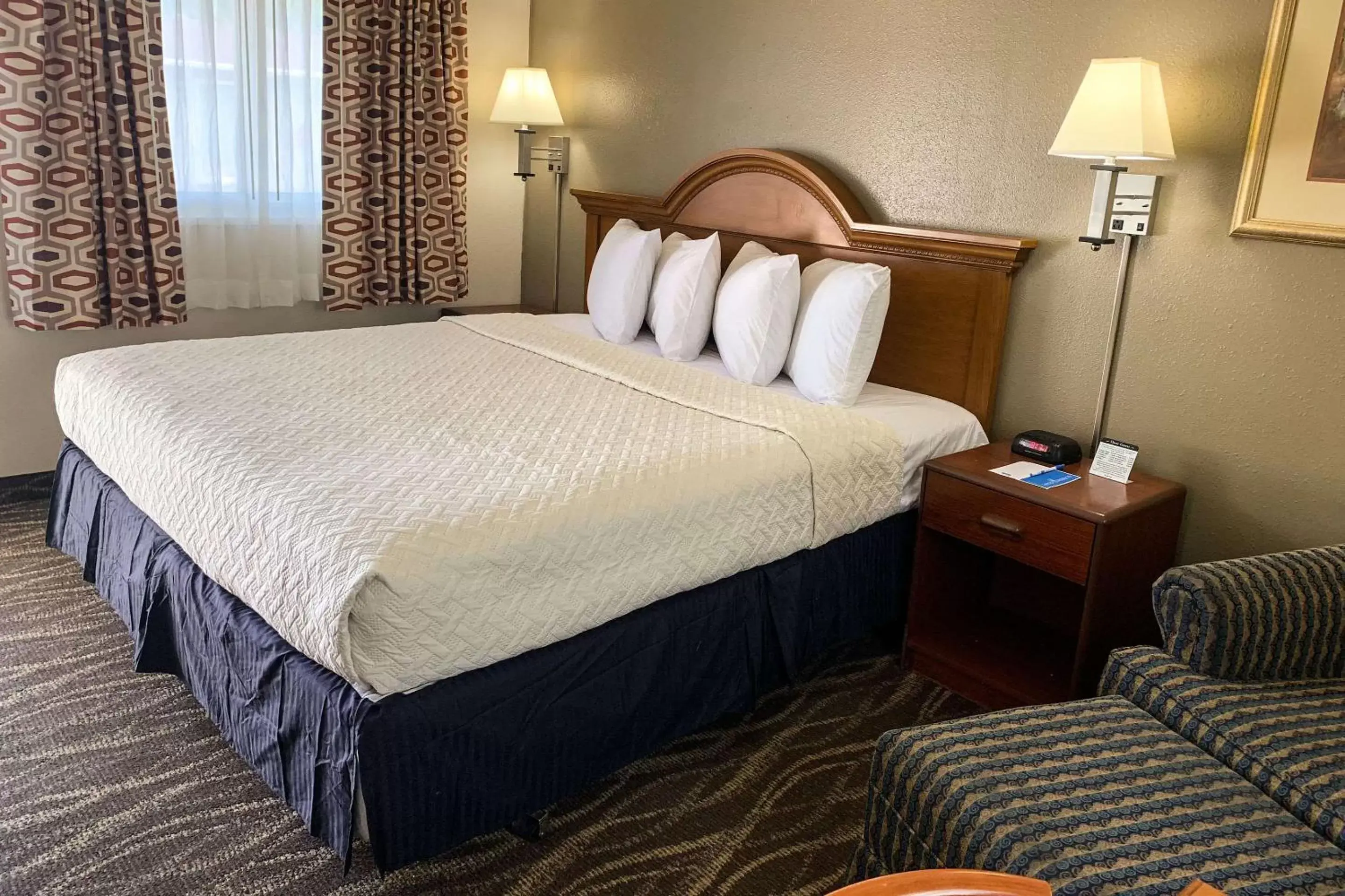 Photo of the whole room, Bed in Rodeway Inn & Suites Sheridan