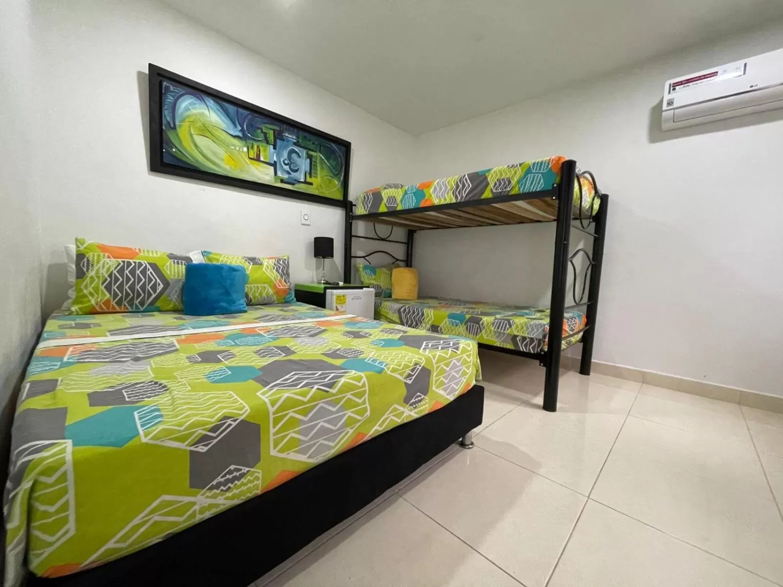 Photo of the whole room, Bed in Lindos apartaestudios y habitaciones en Ibague