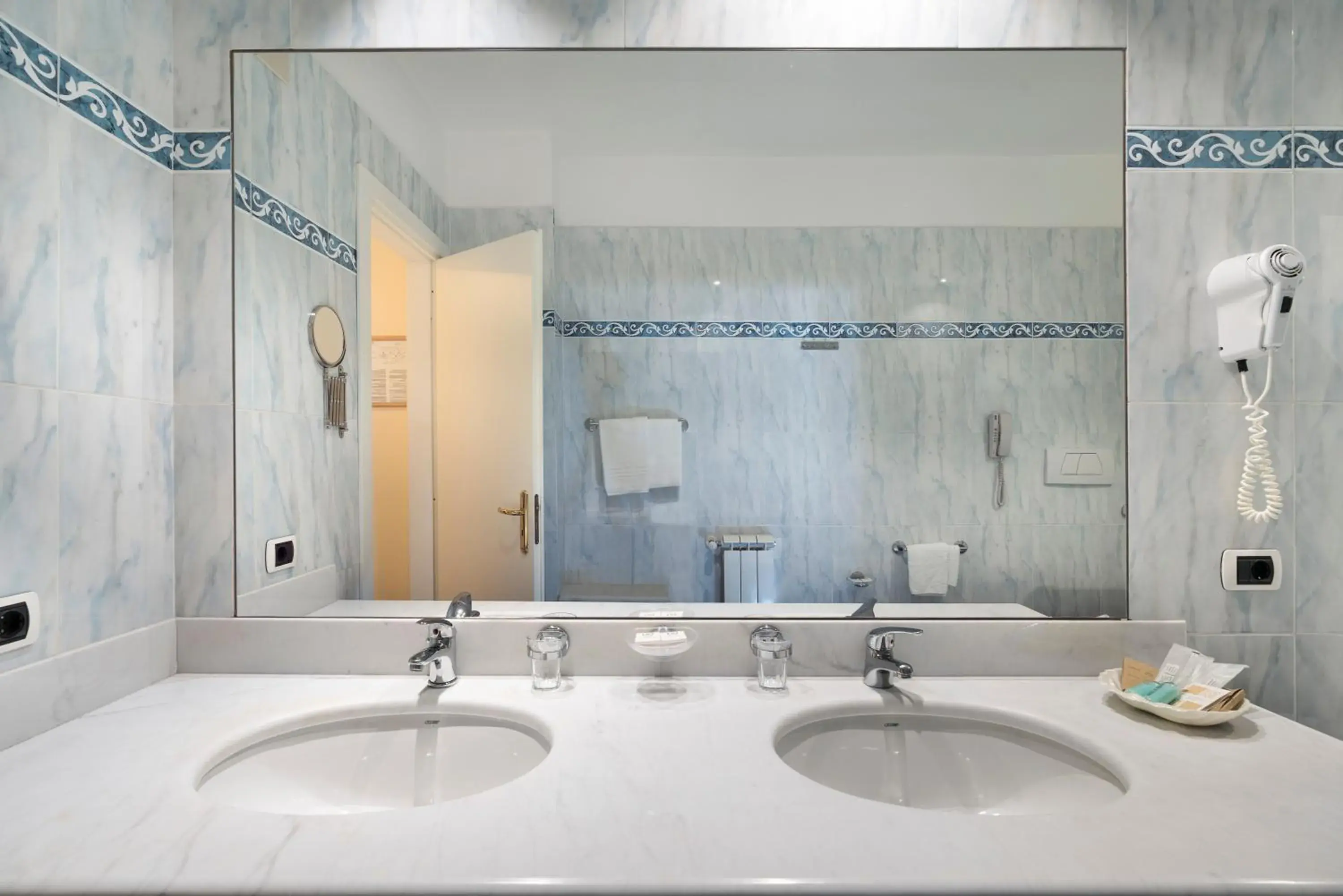 Bathroom in Sant Alphio Garden Hotel & SPA