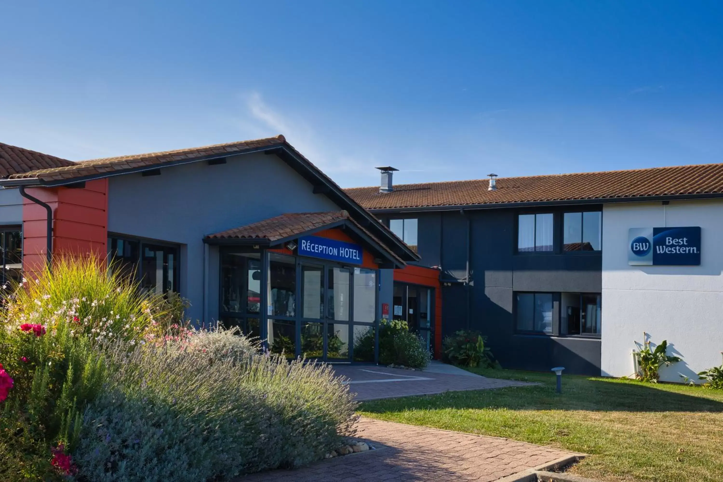 Property building in Best Western Hôtel Agen Le Passage, Agen Sud Property building in Best Western Hôtel Agen Le Passage, Agen Sud