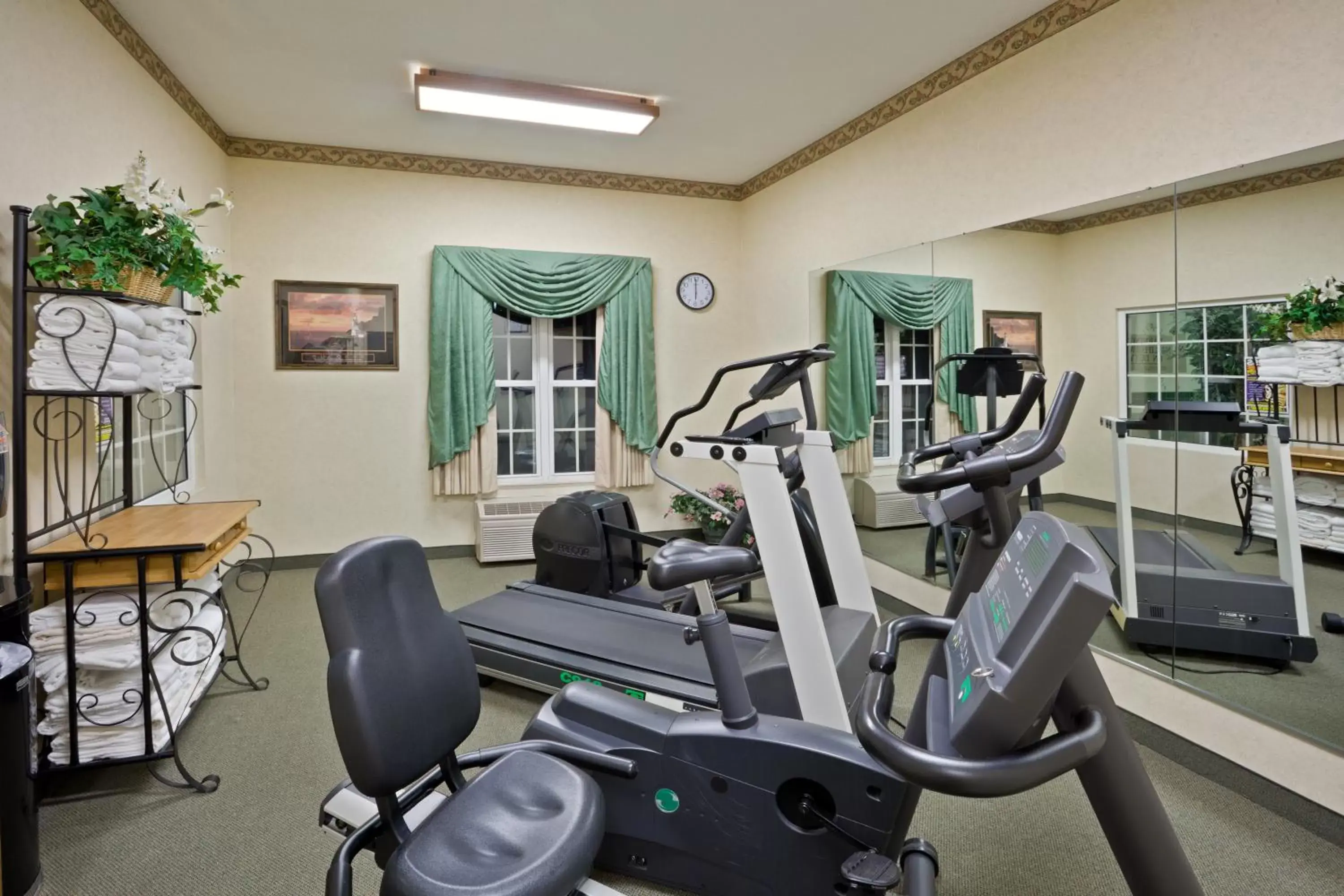 Fitness centre/facilities, Fitness Center/Facilities in Country Inn & Suites by Radisson, Salina, KS