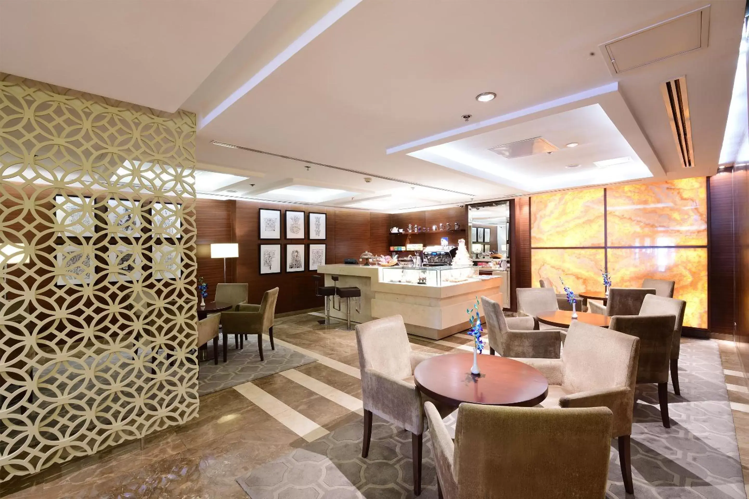 People, Restaurant/Places to Eat in Majestic City Retreat Hotel