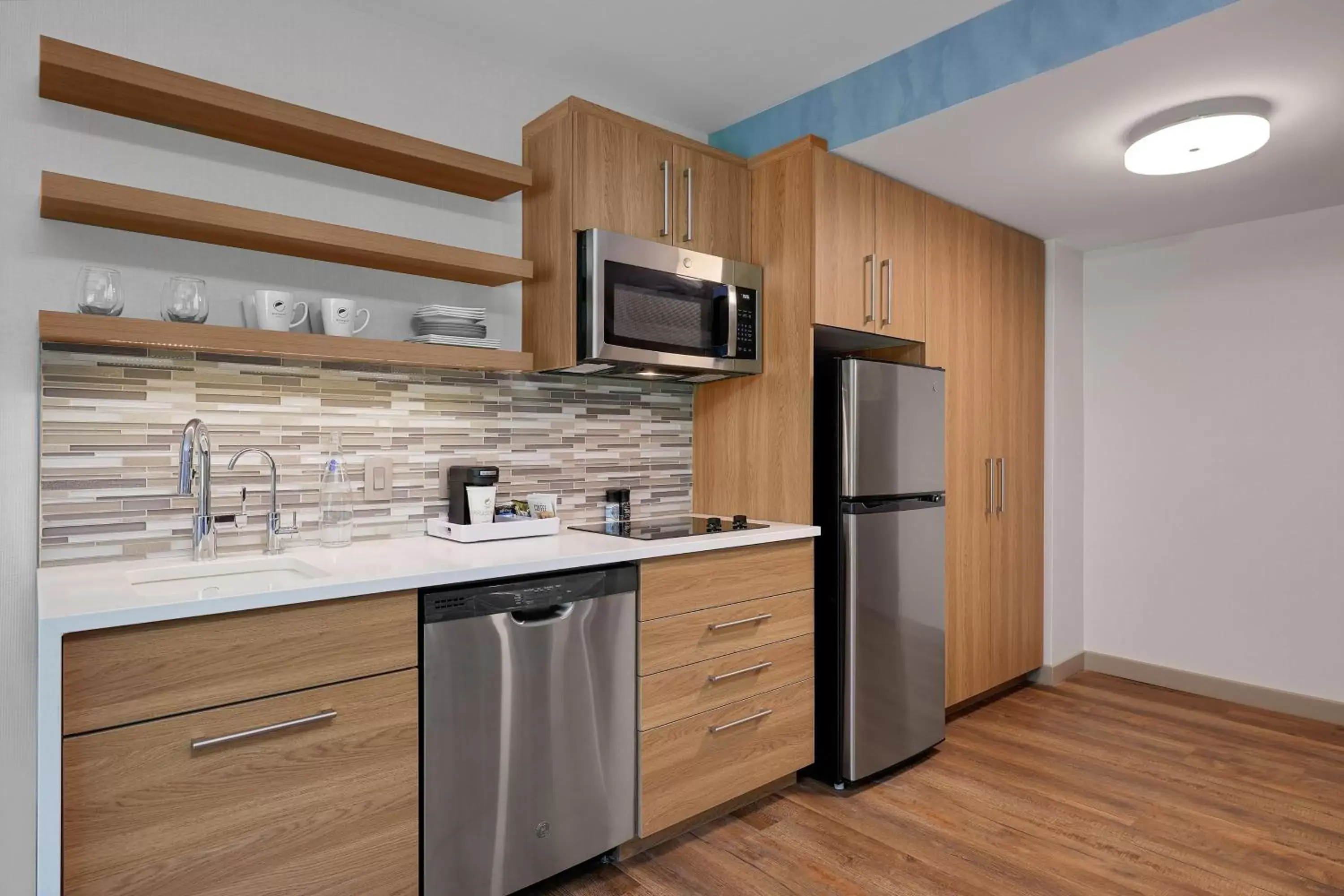 Kitchen or kitchenette, Kitchen/Kitchenette in Element New York Wood Ridge