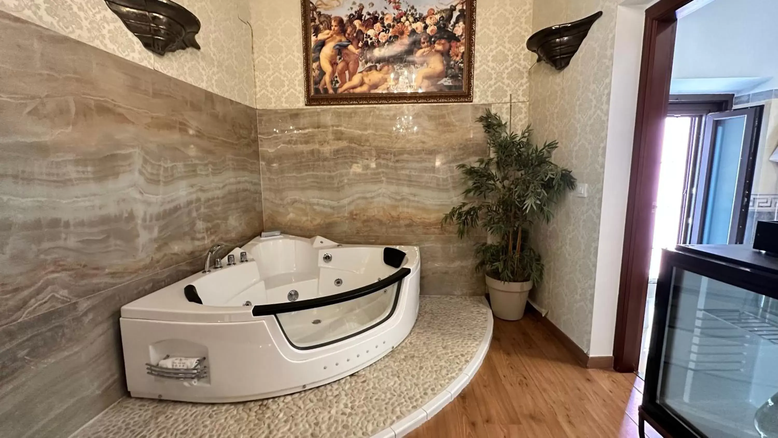 Hot Tub, Bathroom in El Rey Moro Hotel Boutique
