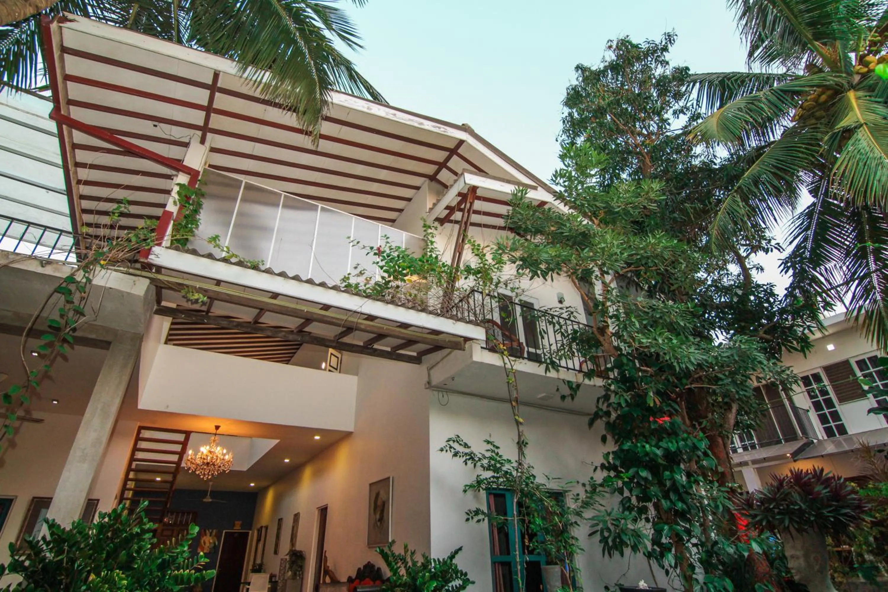 Facade/entrance in Gomez Place