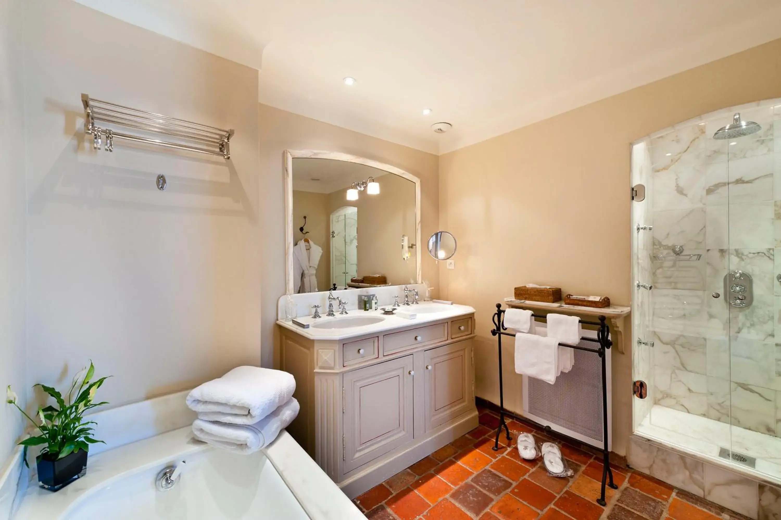 Shower, Bathroom in Bastide Saint Antoine - Relais & Châteaux