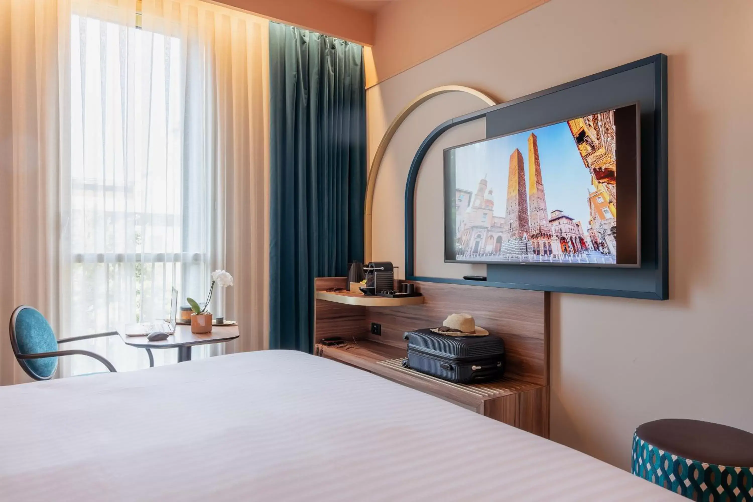 TV and multimedia, TV/Entertainment Center in Mercure Bologna Centro