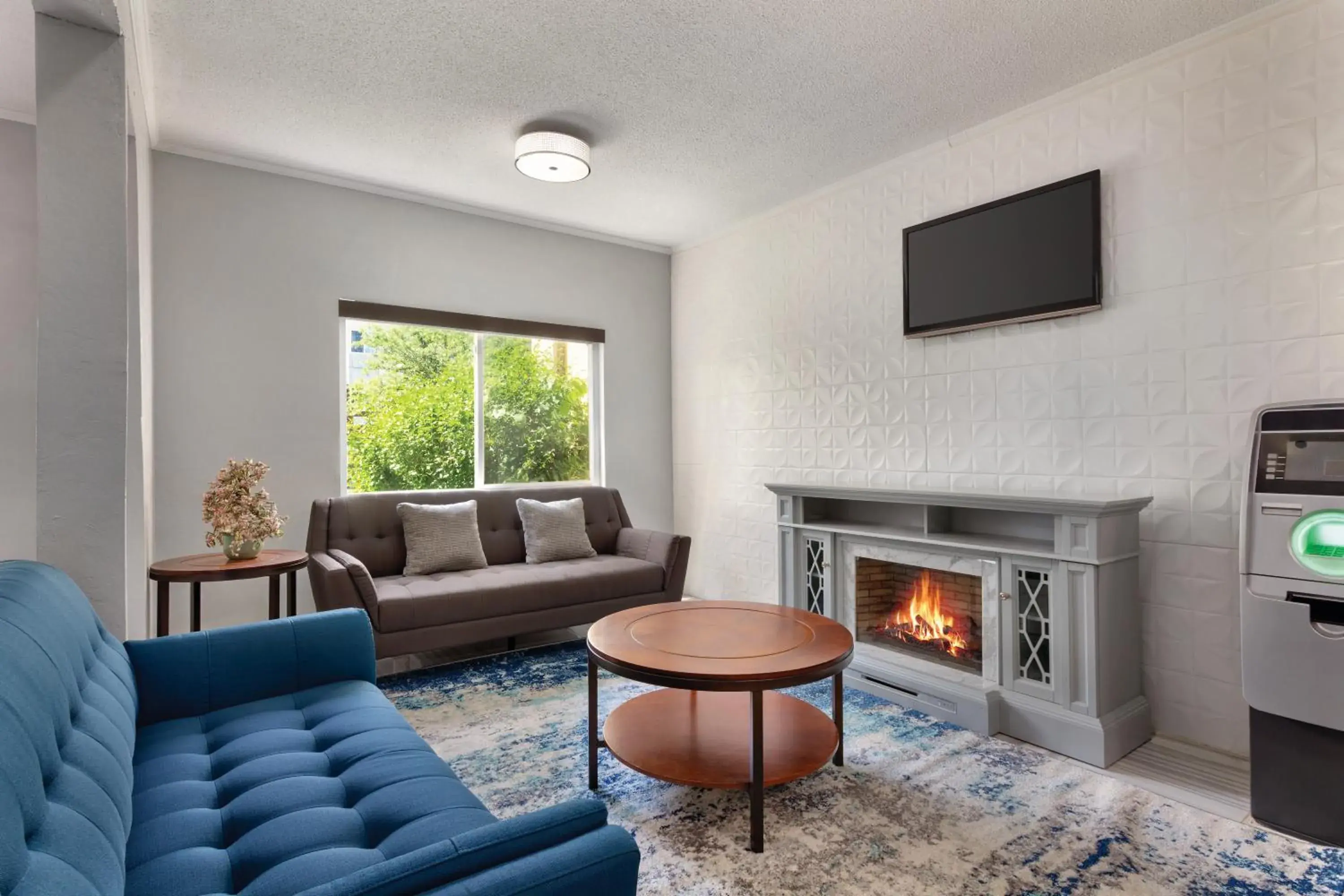 Lobby or reception, Seating Area in Days Inn by Wyndham Kansas City International Airport