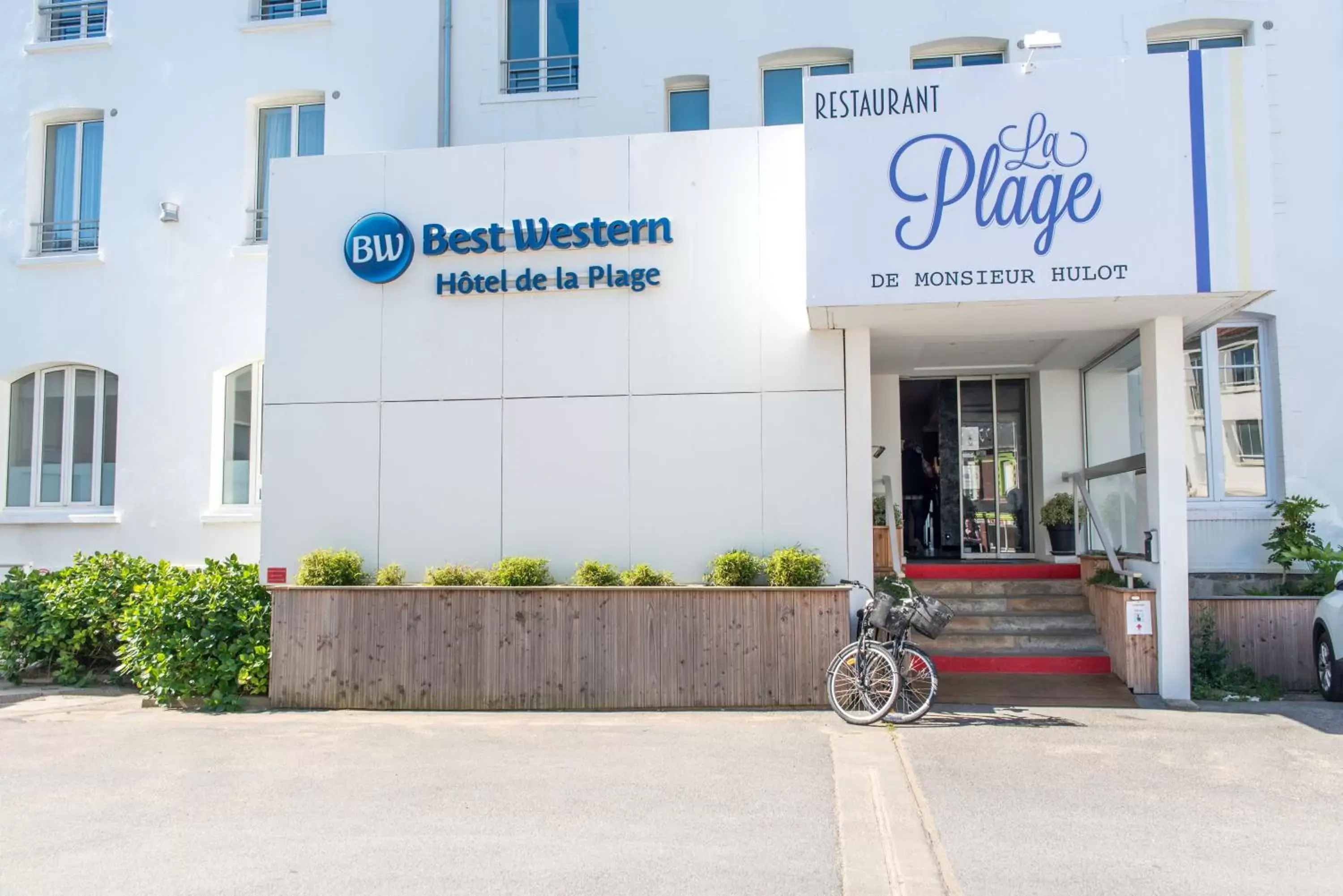 Facade/entrance, Property Building in Best Western Hotel De La Plage Saint Marc sur Mer