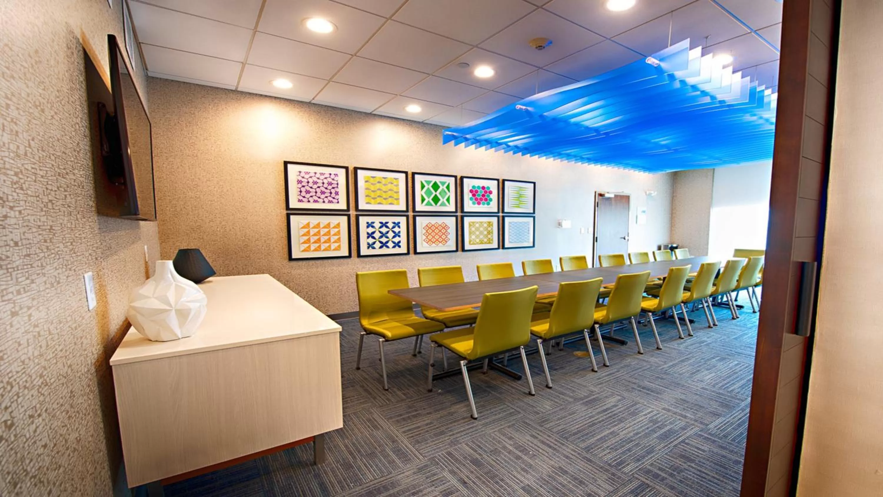 Meeting/conference room in Holiday Inn Express & Suites Houston Southwest Galleria Area by IHG