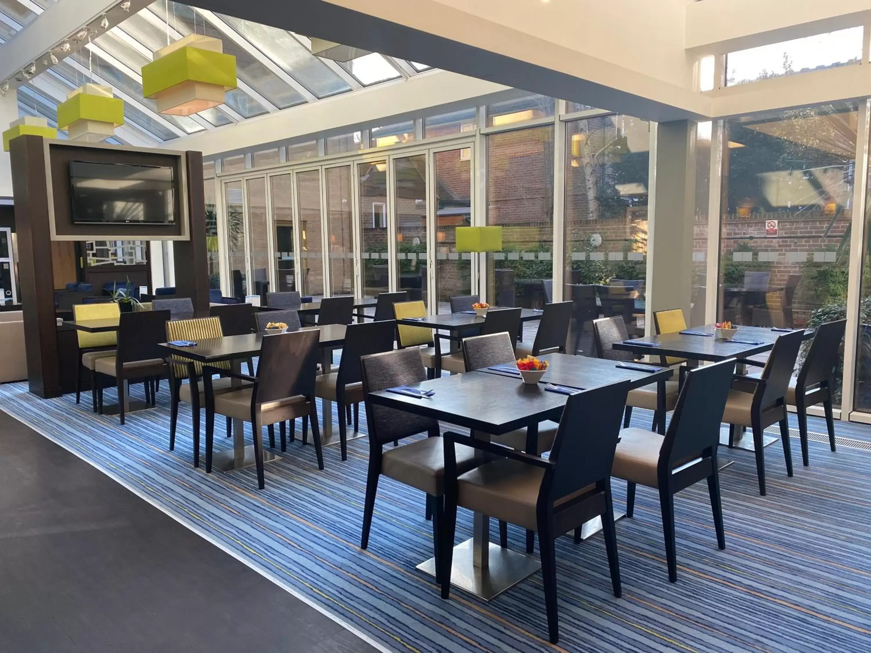 Restaurant/Places to Eat in Holiday Inn Express Windsor, an IHG Hotel