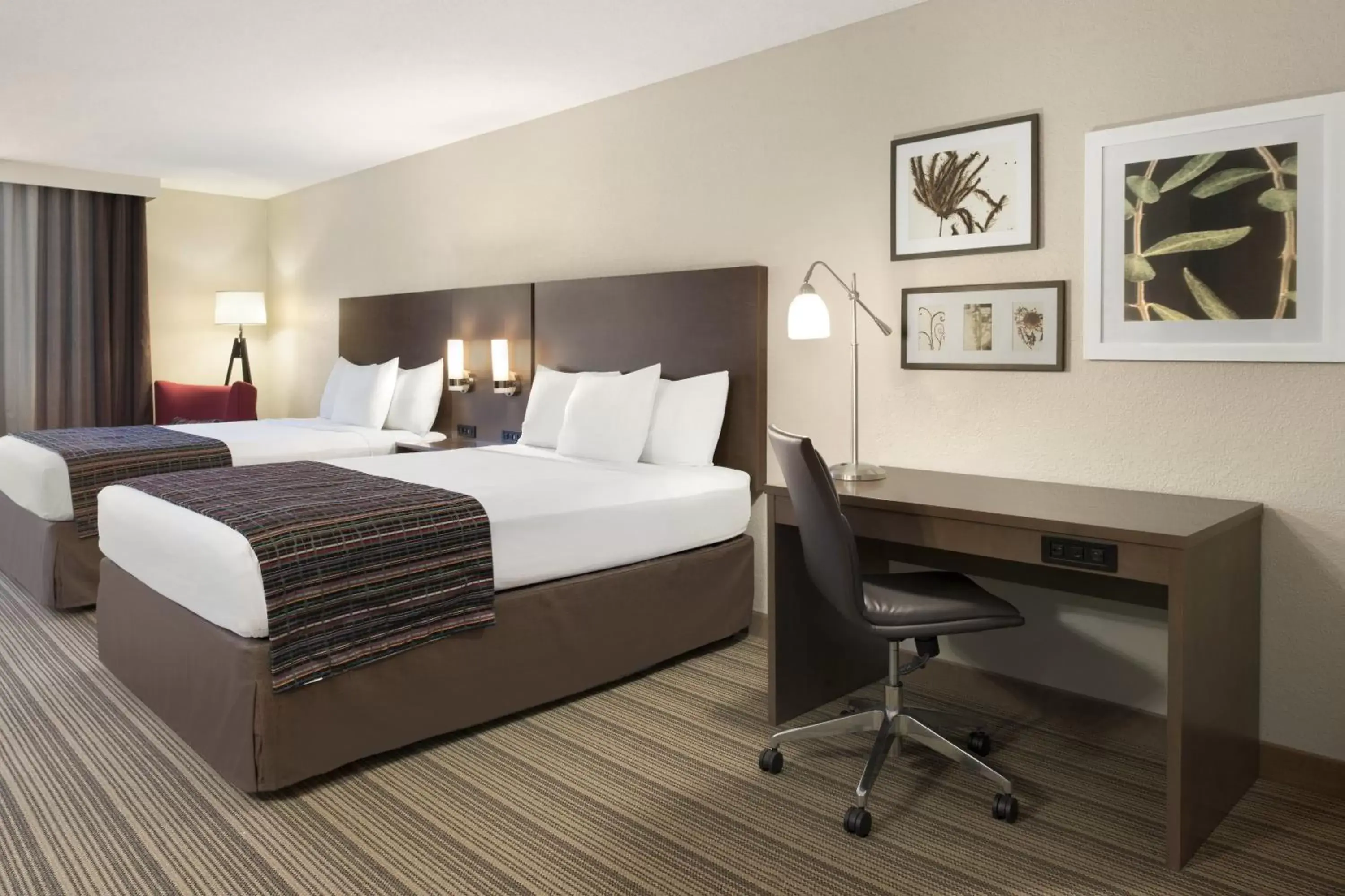 Photo of the whole room, Bed in Country Inn & Suites by Radisson, Platteville, WI