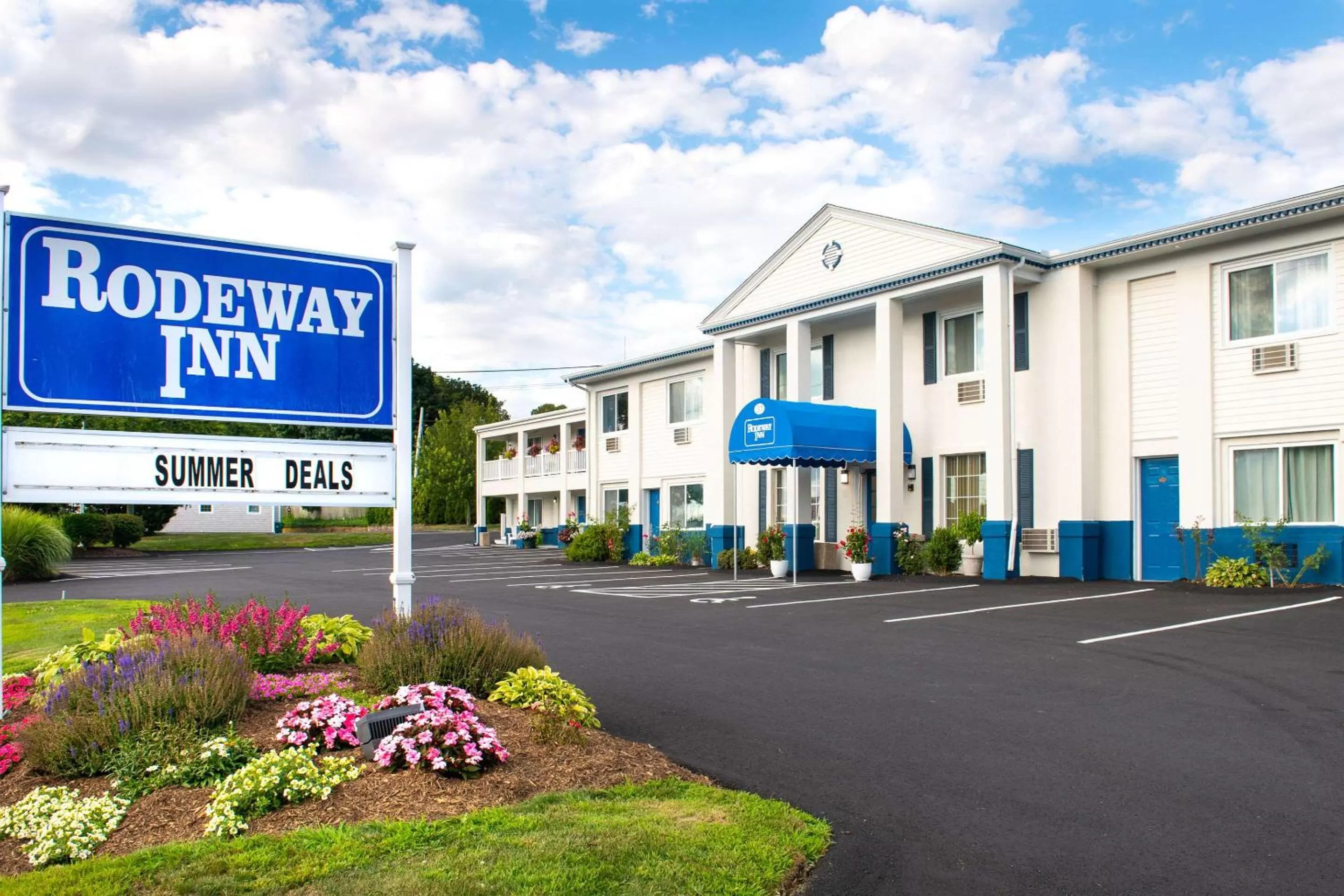 Property building in Rodeway Inn Middletown - Newport