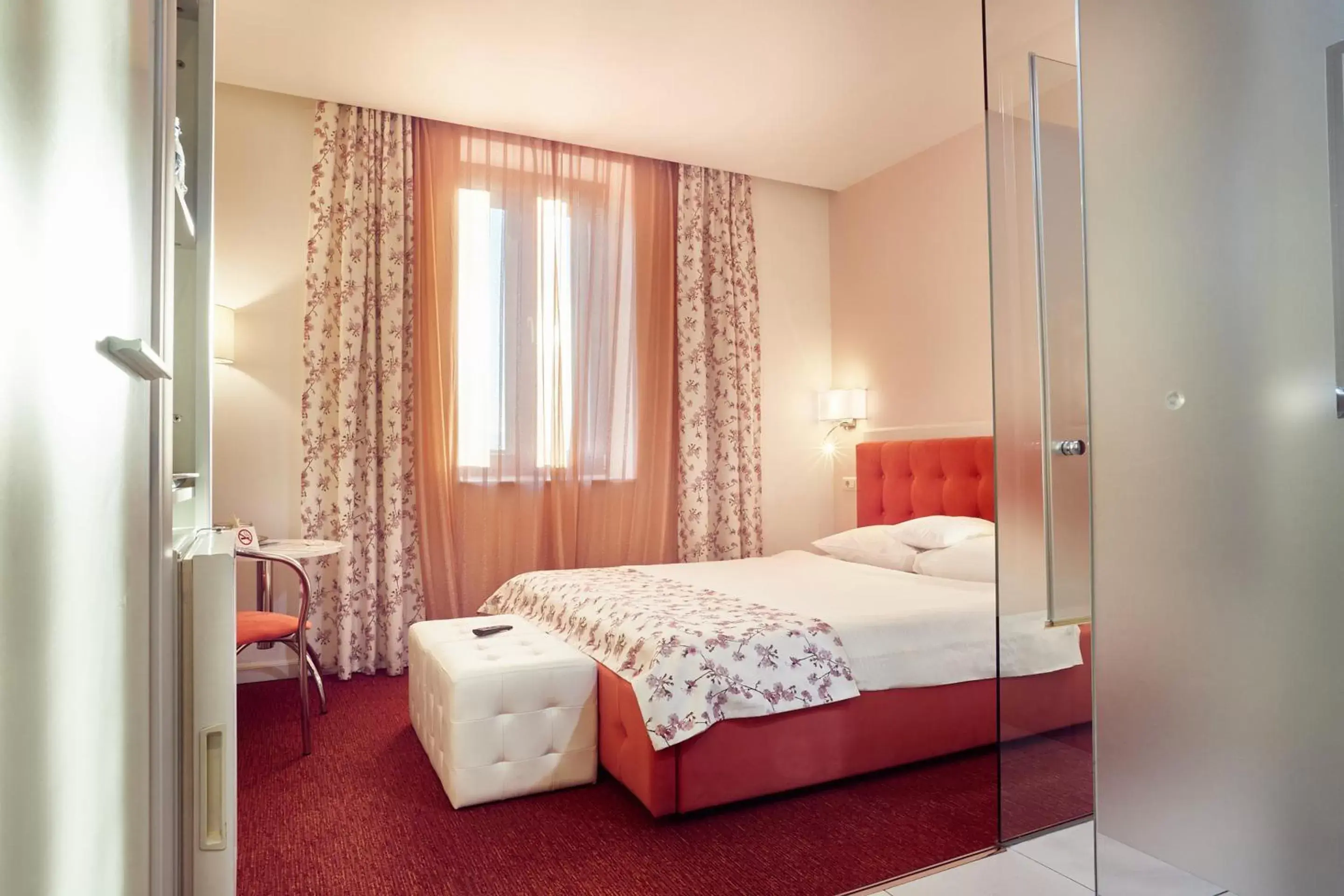 Bedroom, Bed in Continental Forum Sibiu