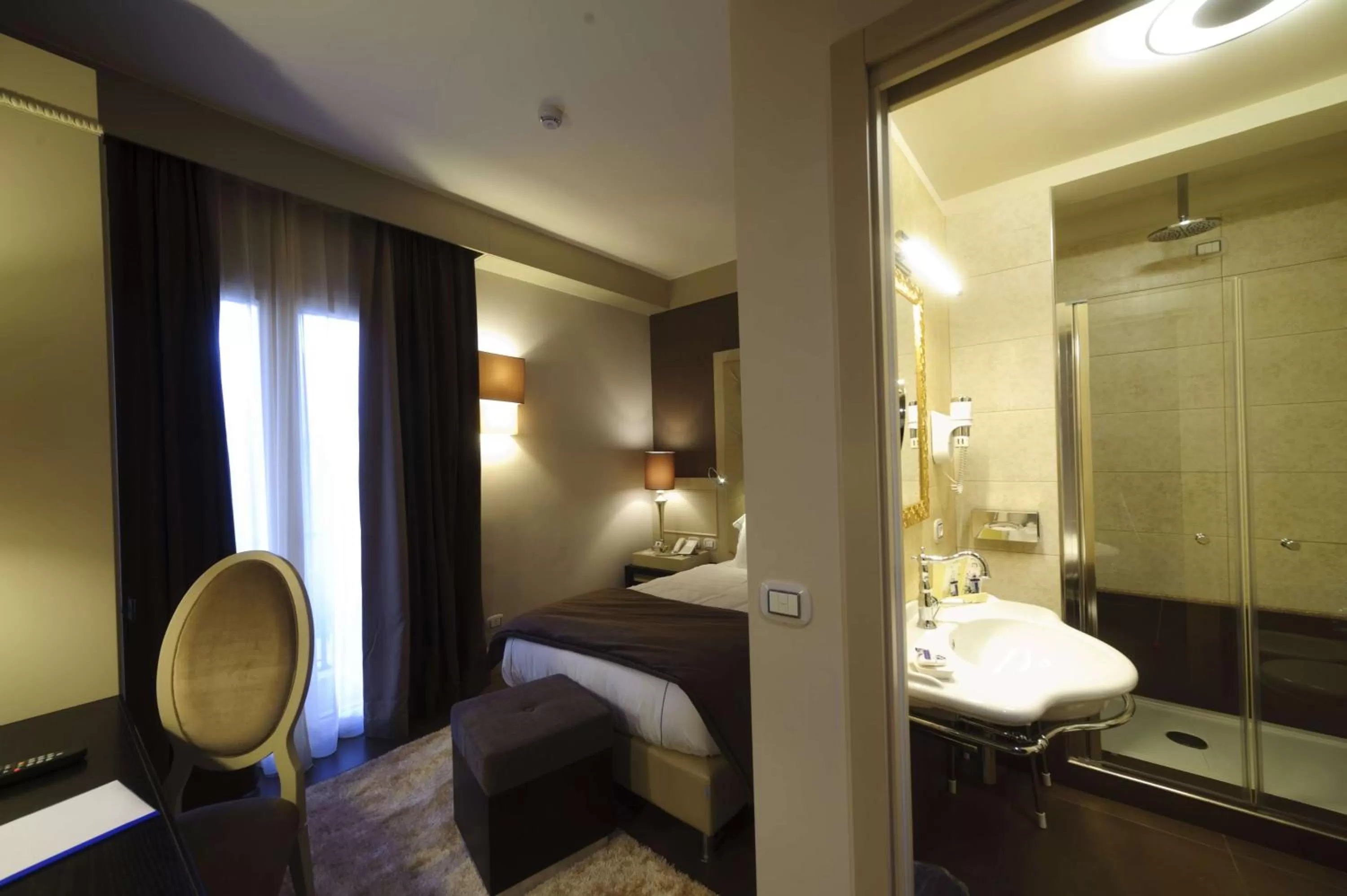 Bathroom, Bed in Best Western Plus Hotel Perla Del Porto