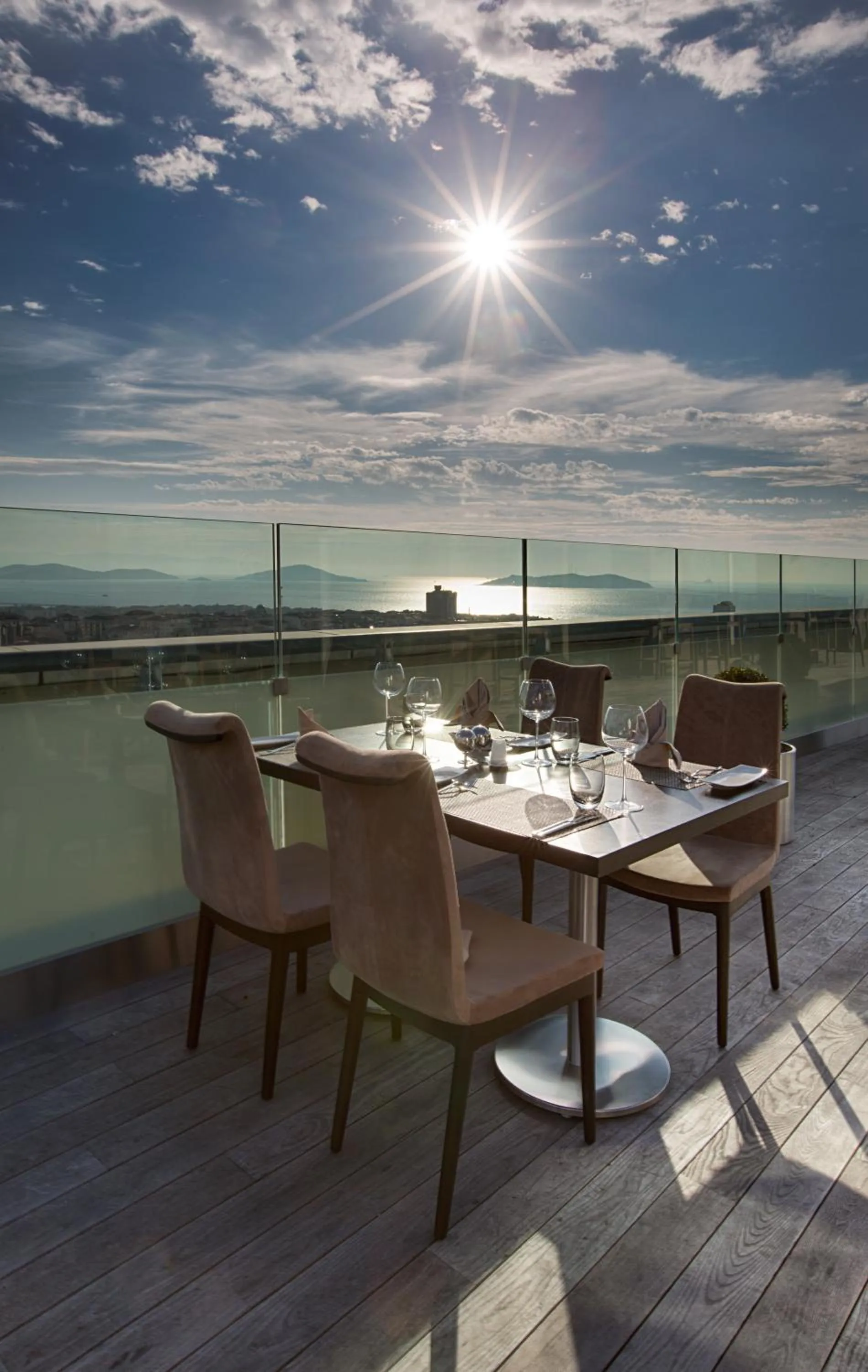 Restaurant/places to eat in Dedeman Bostanci Istanbul Hotel & Convention Center