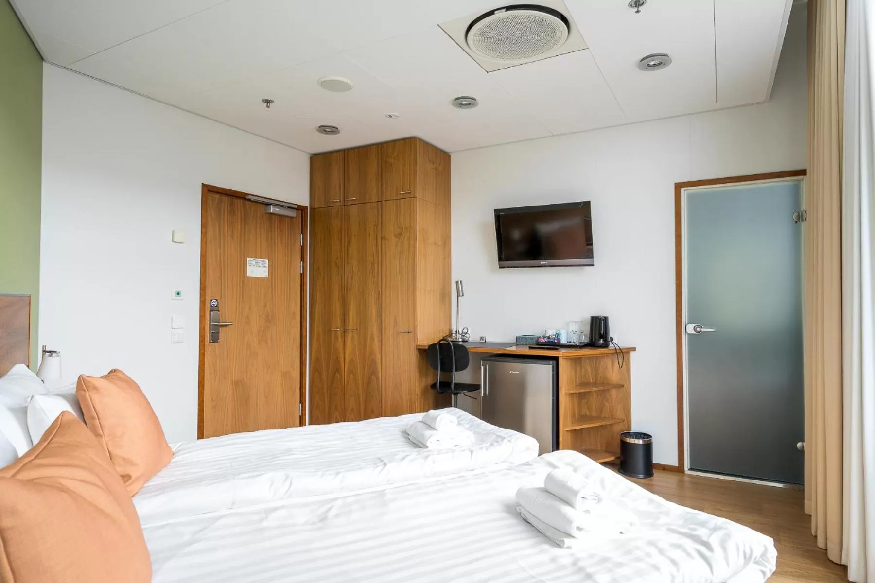 Bedroom, Bed in Hiisi Hotel Helsinki Jätkäsaari