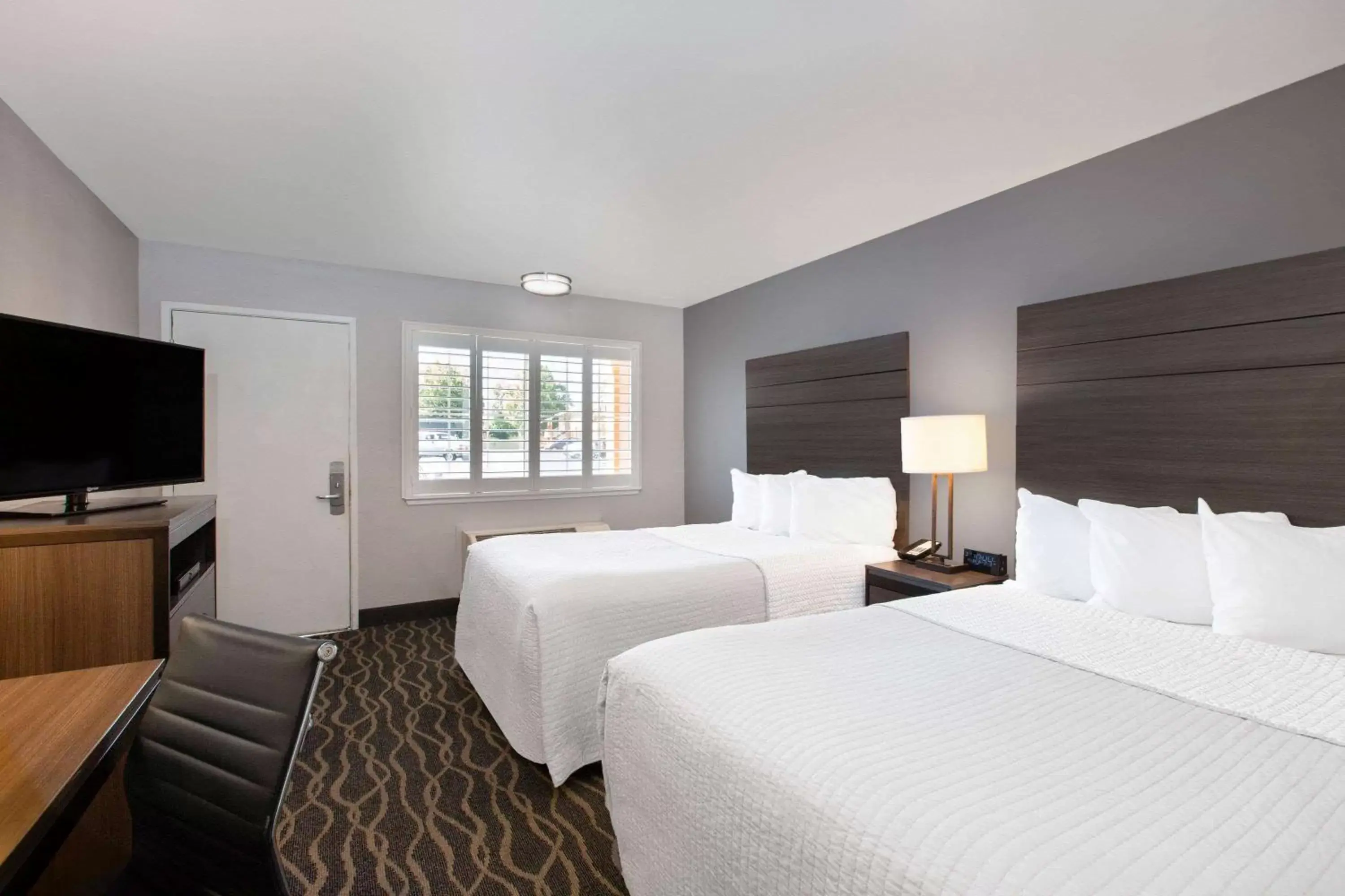 Photo of the whole room, Bed in Days Inn by Wyndham Ukiah