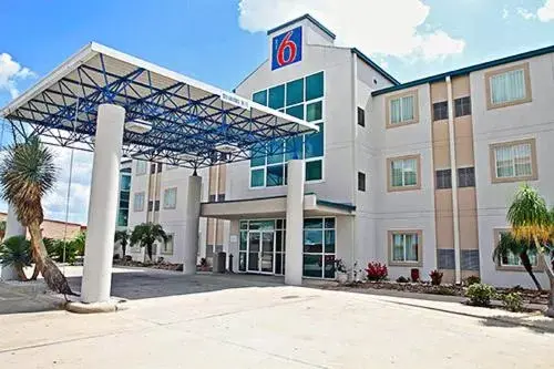 Facade/entrance, Property Building in Motel 6-Harlingen, TX