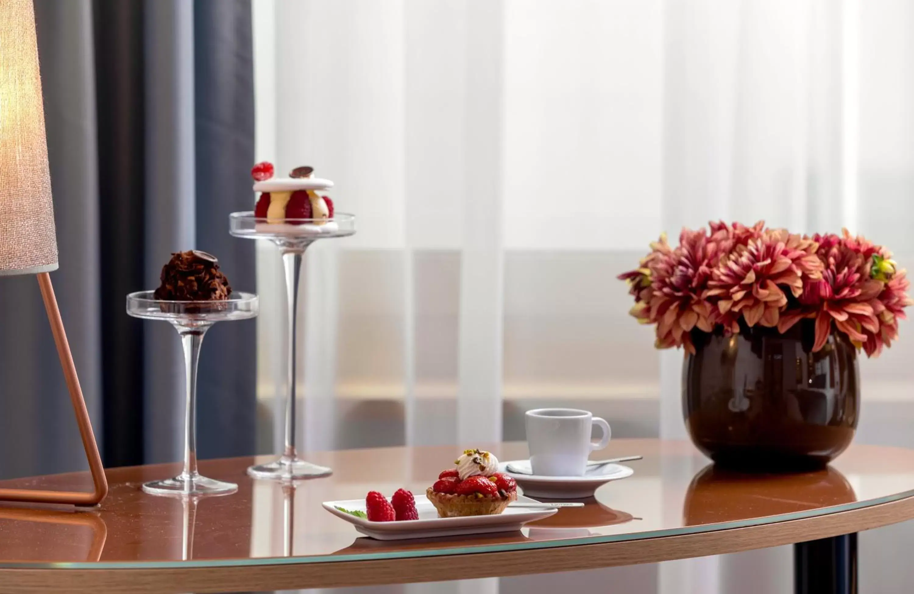 Food and drinks, Dining Area in Leonardo Hotel Zurich Airport