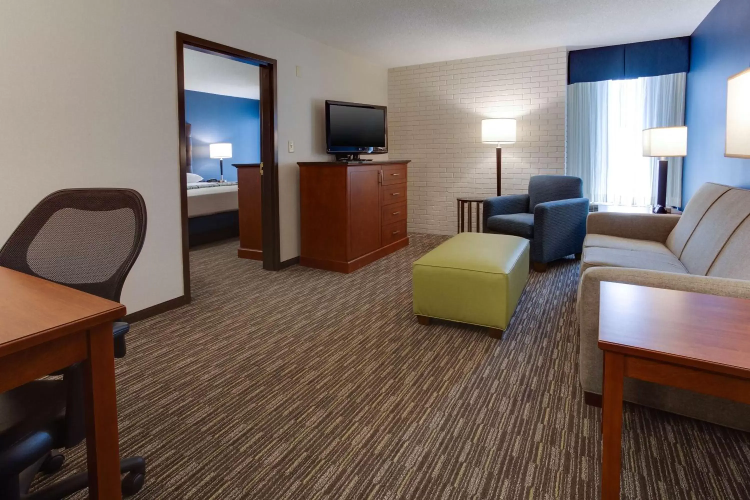 Photo of the whole room, Seating Area in Drury Inn & Suites Nashville Airport
