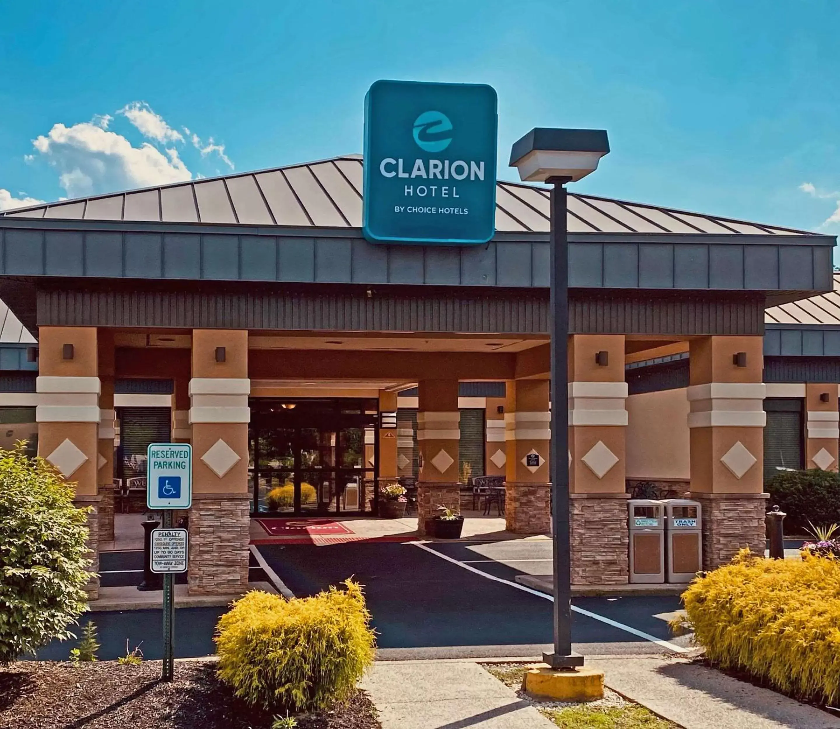 Property building in Clarion Hotel & Conference Center Toms River