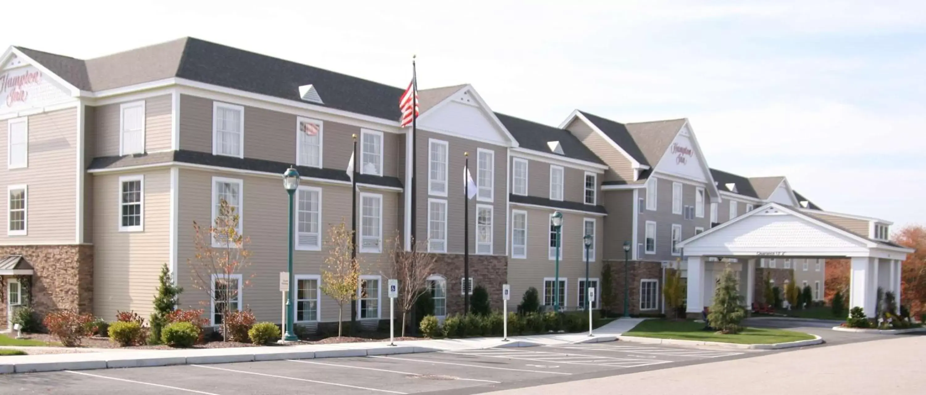 Property Building in Hampton Inn South Kingstown - Newport Area