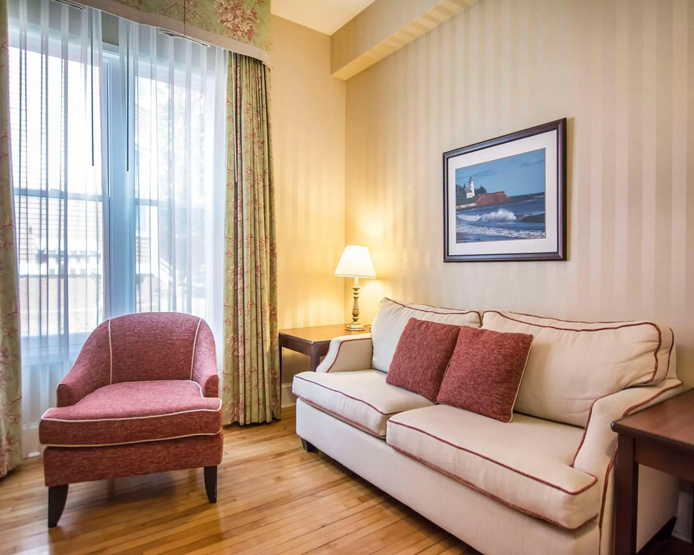 Bedroom, Seating Area in Quality Inn & Suites Downtown