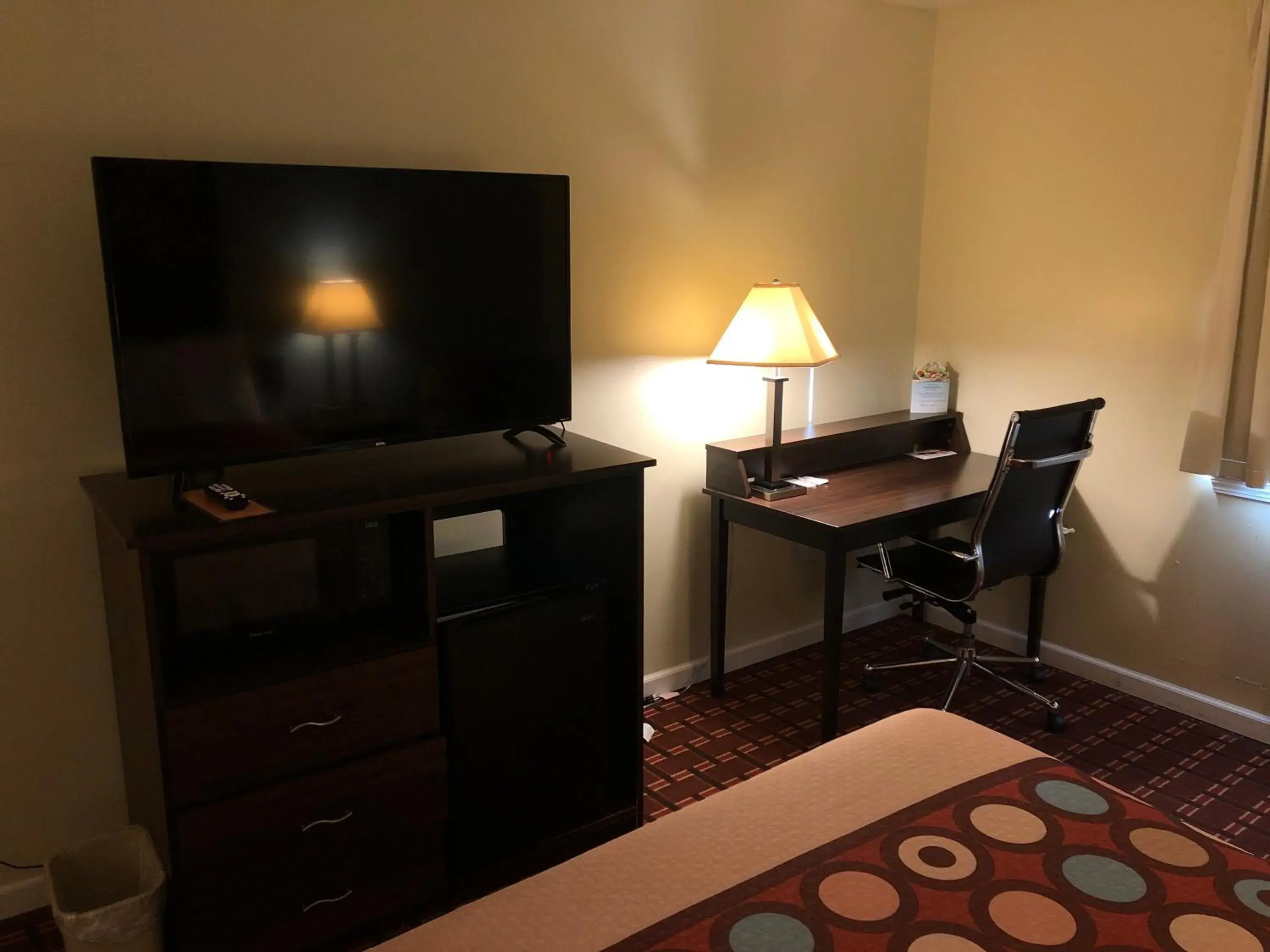 Bed in Super 8 by Wyndham Plover Stevens Point Area Bed in Super 8 by Wyndham Plover Stevens Point Area