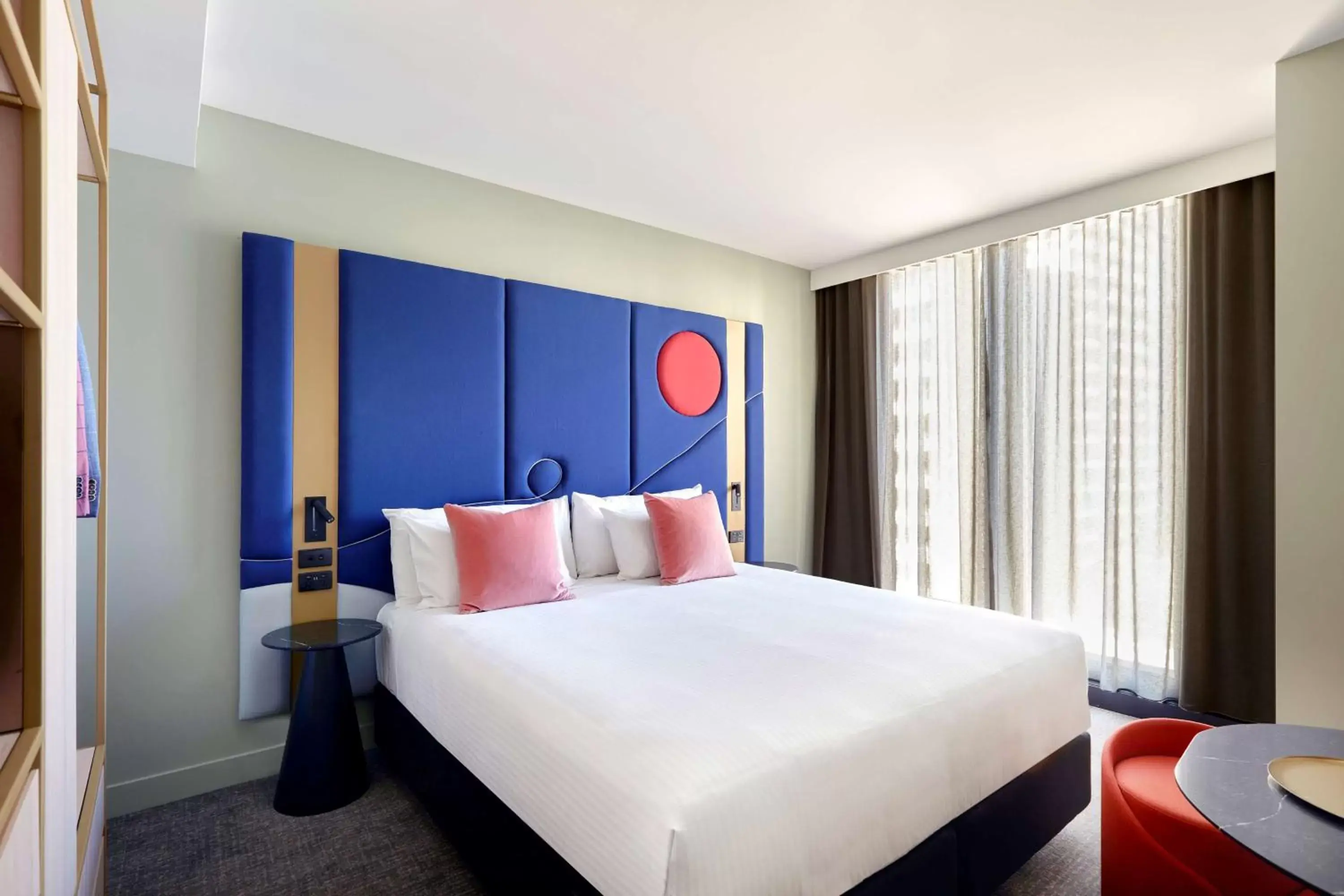 Bedroom, Bed in Quincy Hotel Melbourne