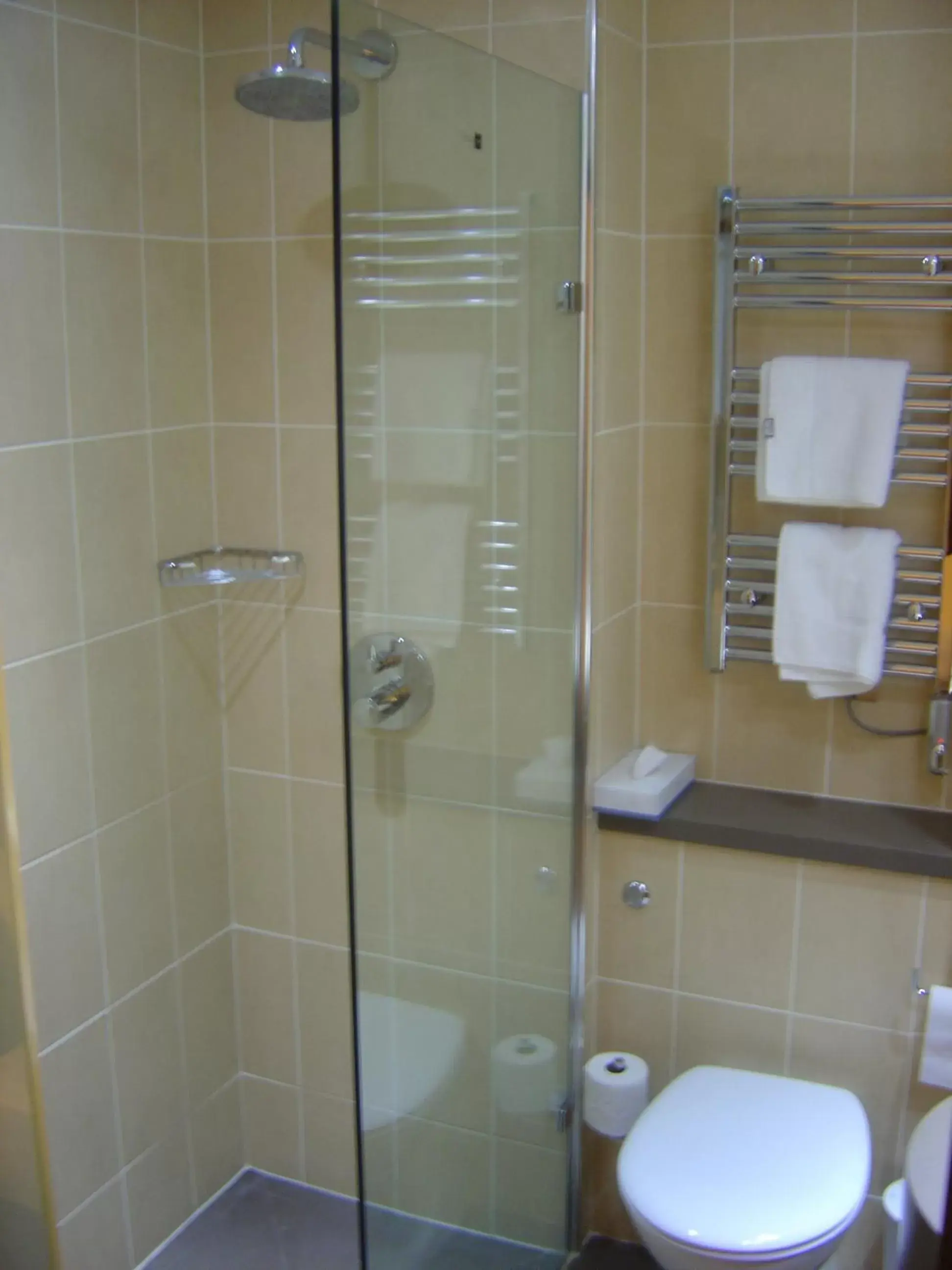 Bathroom in Gonville Hotel