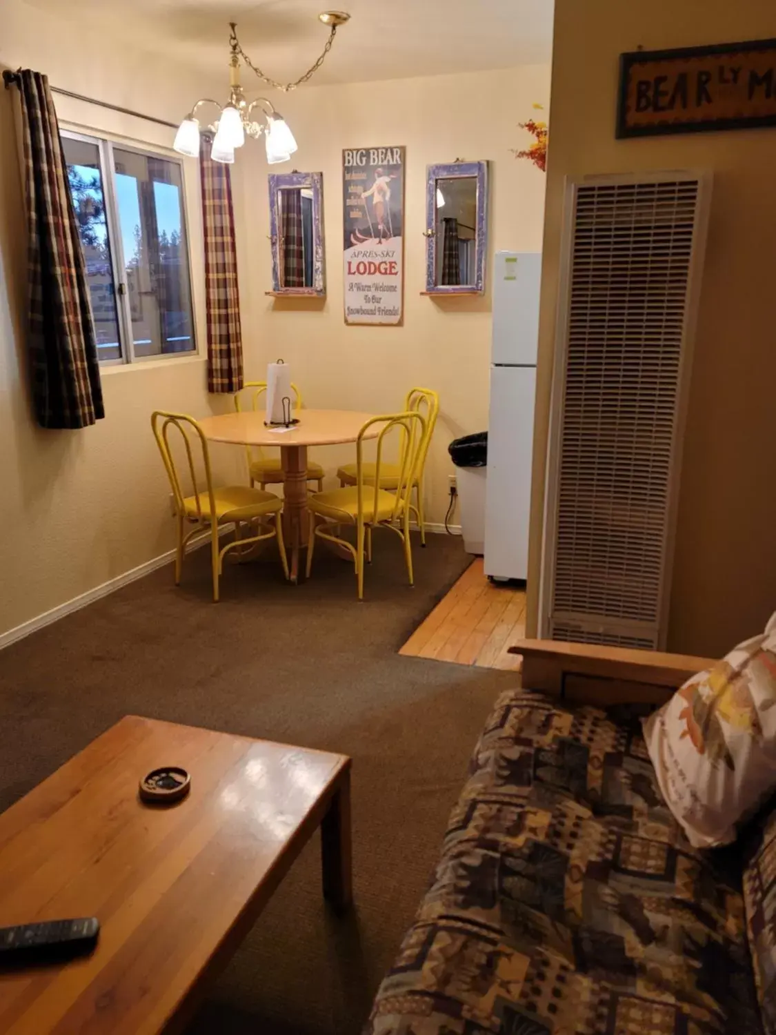 Dining area, Seating Area in Hillcrest Suites & Cabins