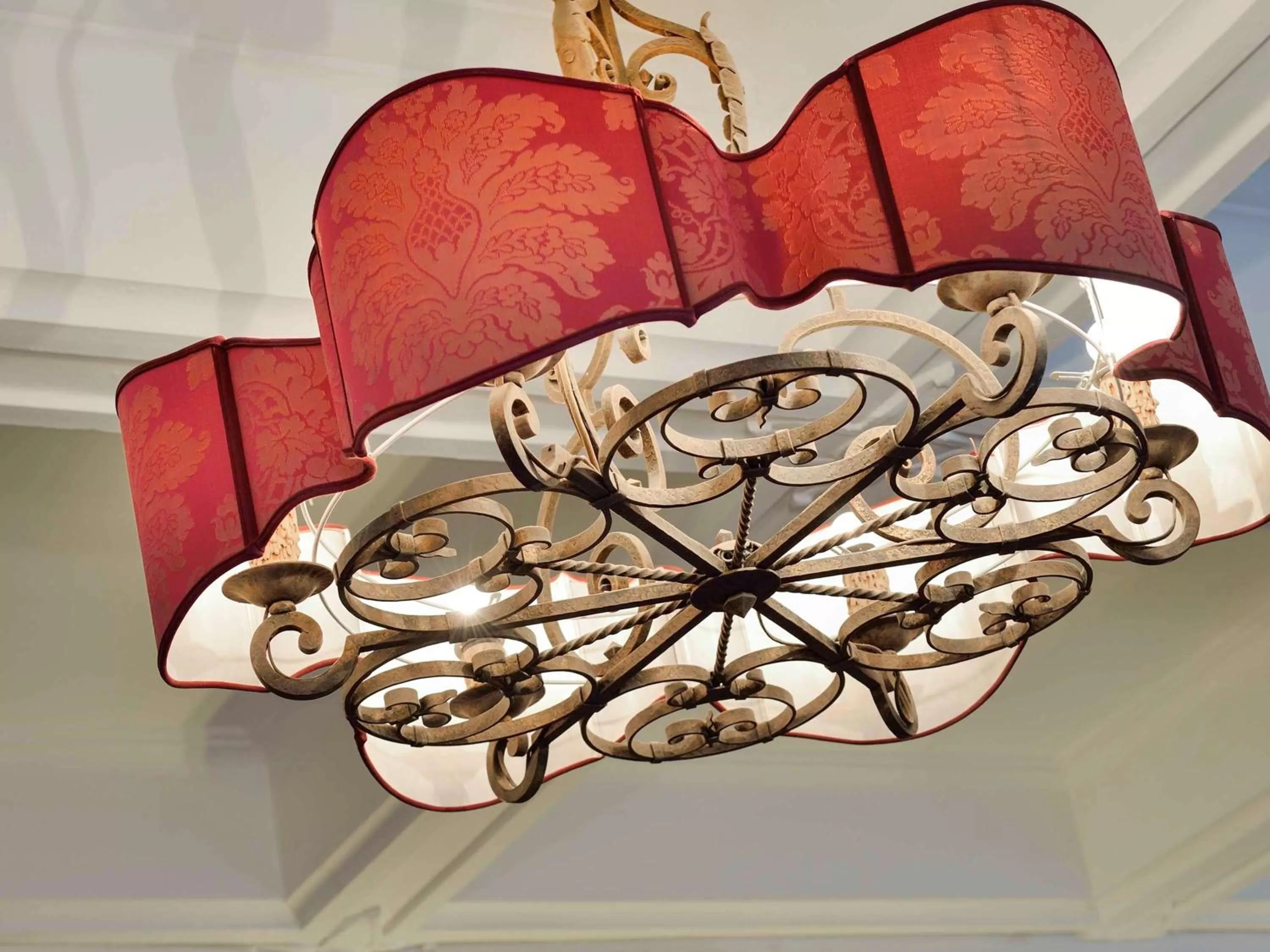 Restaurant/places to eat in Hôtel & Spa Jules César Arles - MGallery Hotel Collection