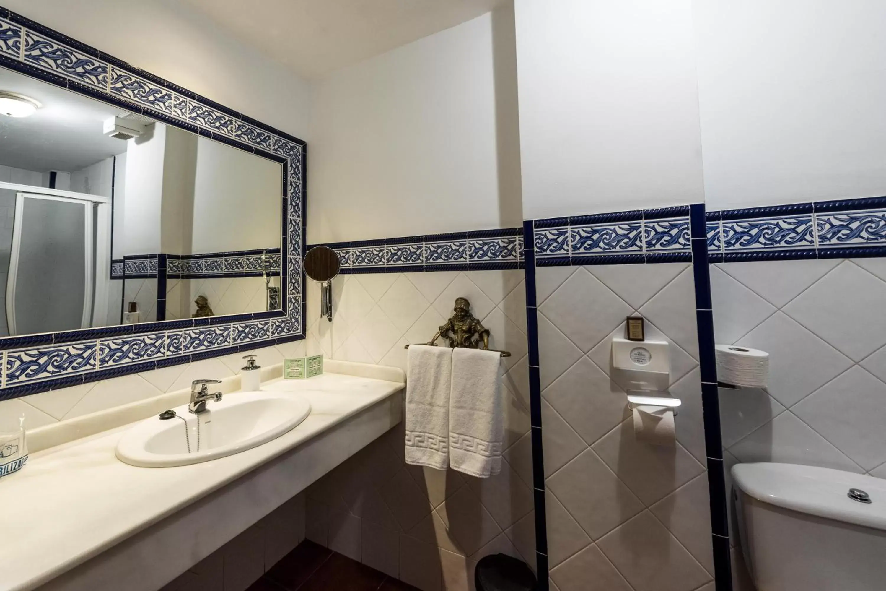 Toilet, Bathroom in Hotel Soho Boutique Palacio San Gabriel